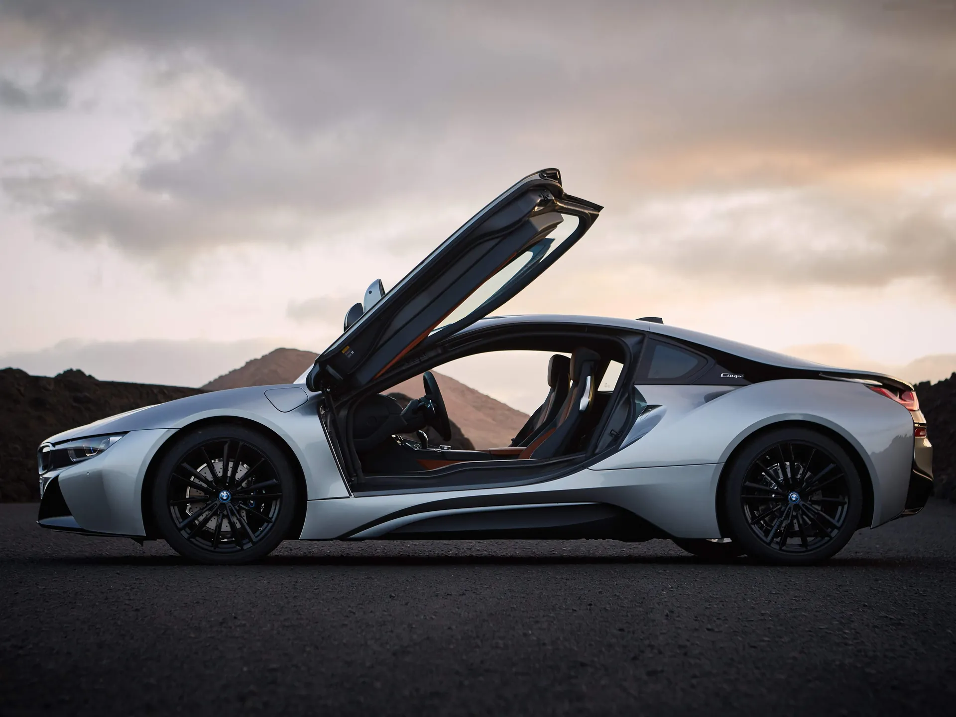 BMW i8 Coupe (2019) - Side Profile