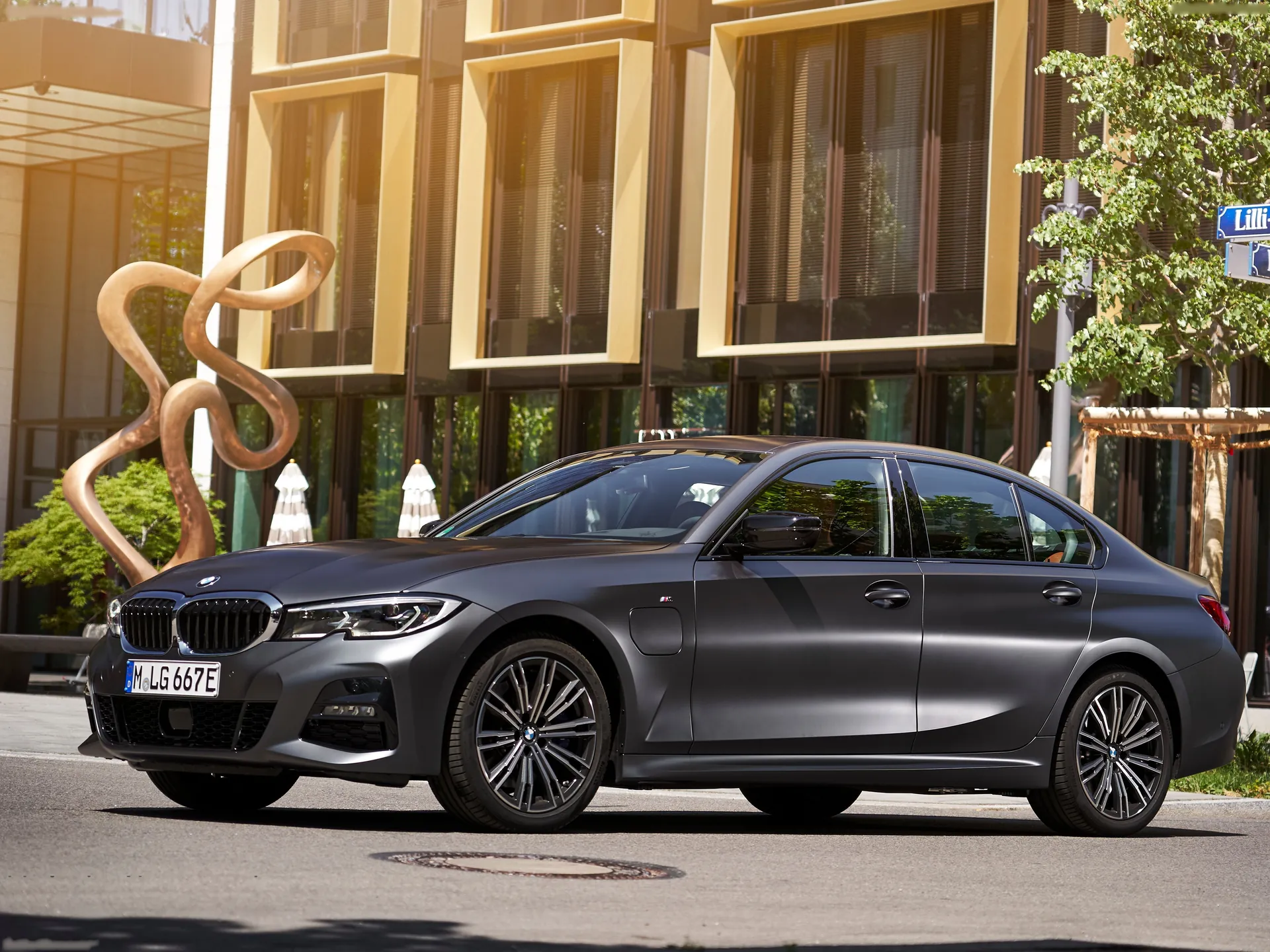 BMW 330e Sedan (2019)