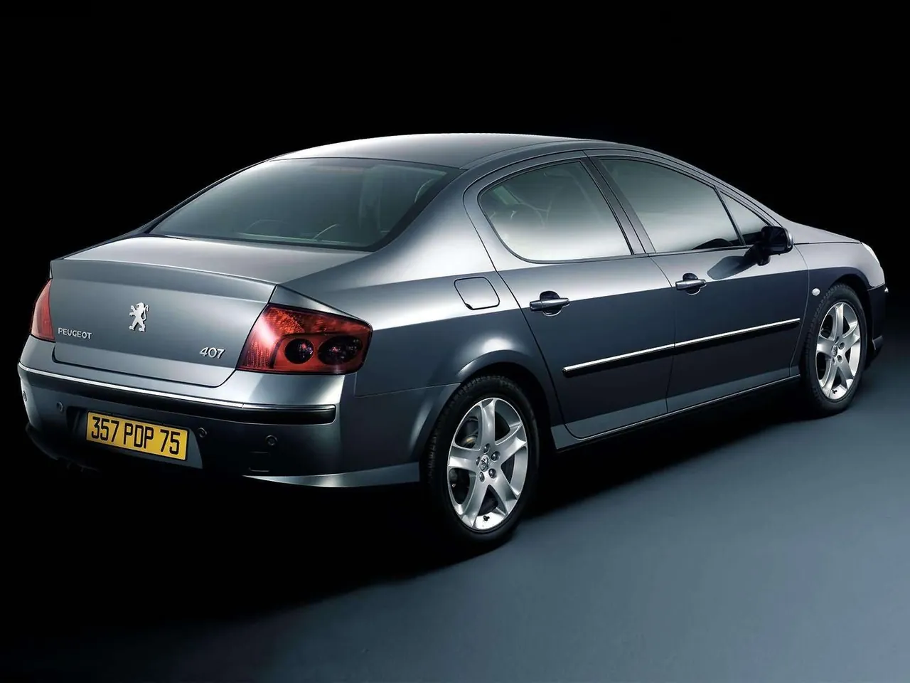 Peugeot 407 (2004) – zadní tříčtvrteční pohled