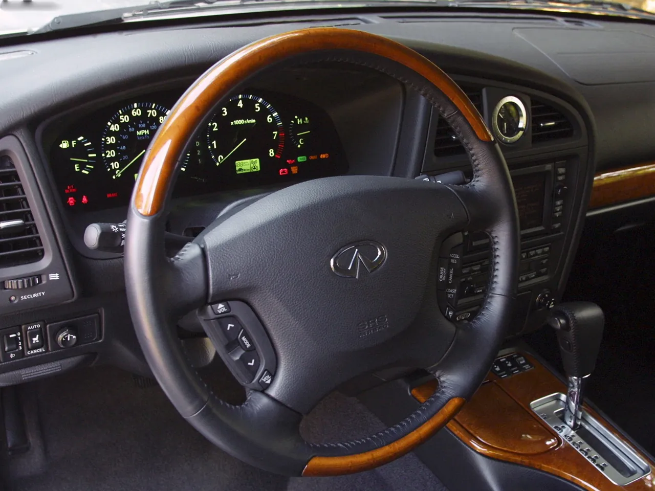 Infiniti QX4 (2003) – interiér