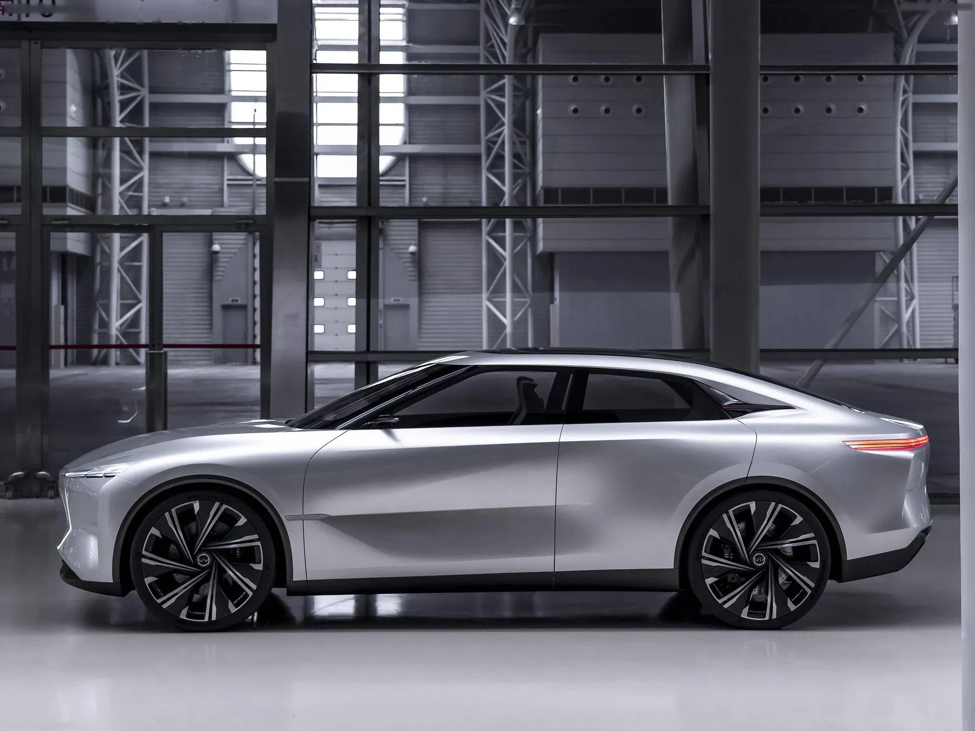 Infiniti Qs Inspiration Concept (2019) – boční profil
