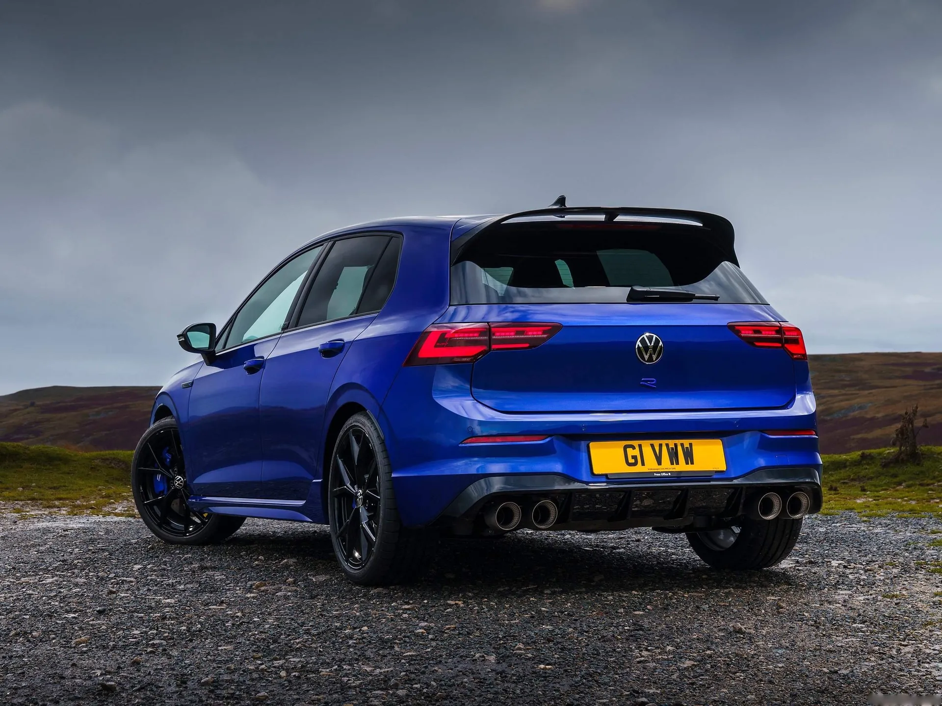 Volkswagen Golf R 20 Years [UK] (2022) - Rear Three-Quarter