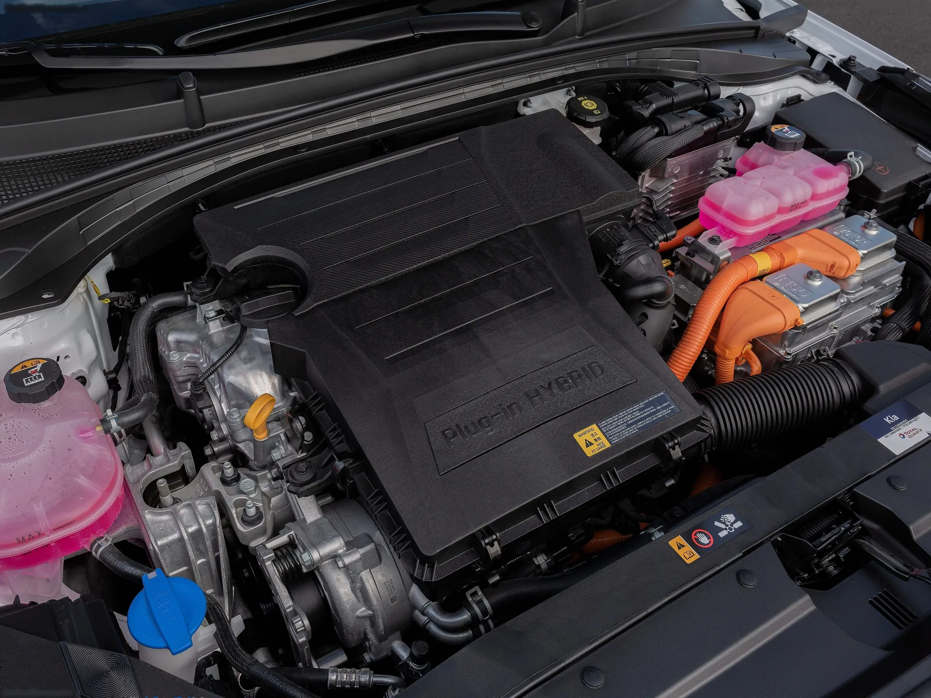 Kia XCeed (2023) – motorový prostor