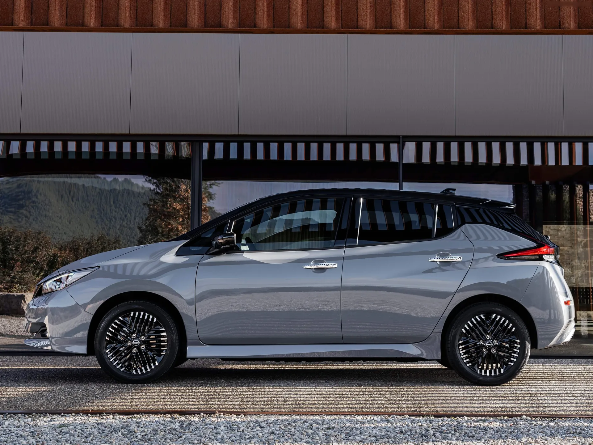 Nissan Leaf (2022) – boční profil