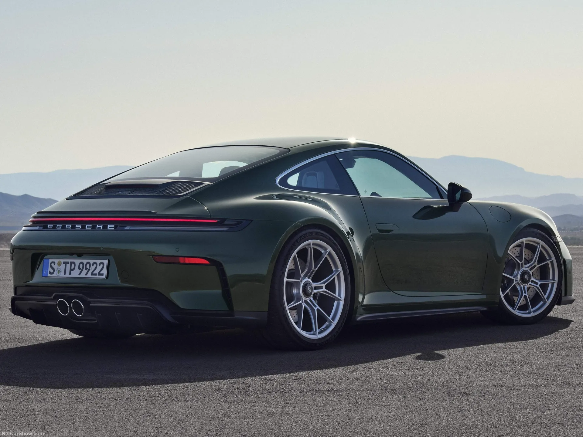 Porsche 911 GT3 Touring Package (2025) – zadní tříčtvrteční pohled