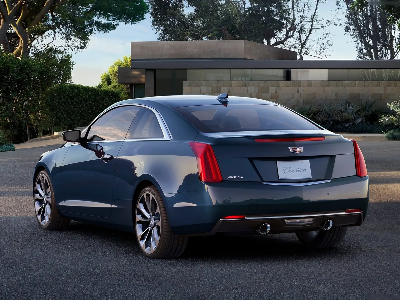 Cadillac ATS Coupe (2015) – zadní tříčtvrteční pohled