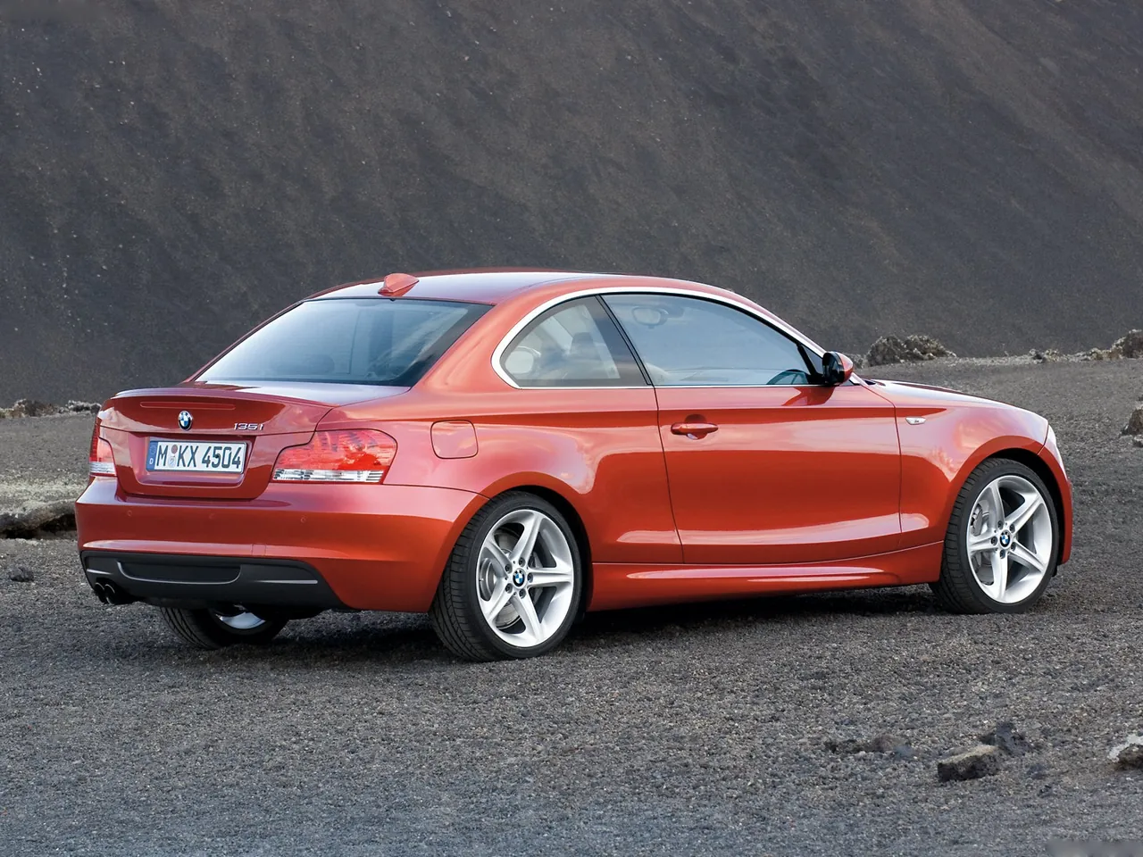 BMW 1-Series Coupe (2008) – zadní tříčtvrteční pohled