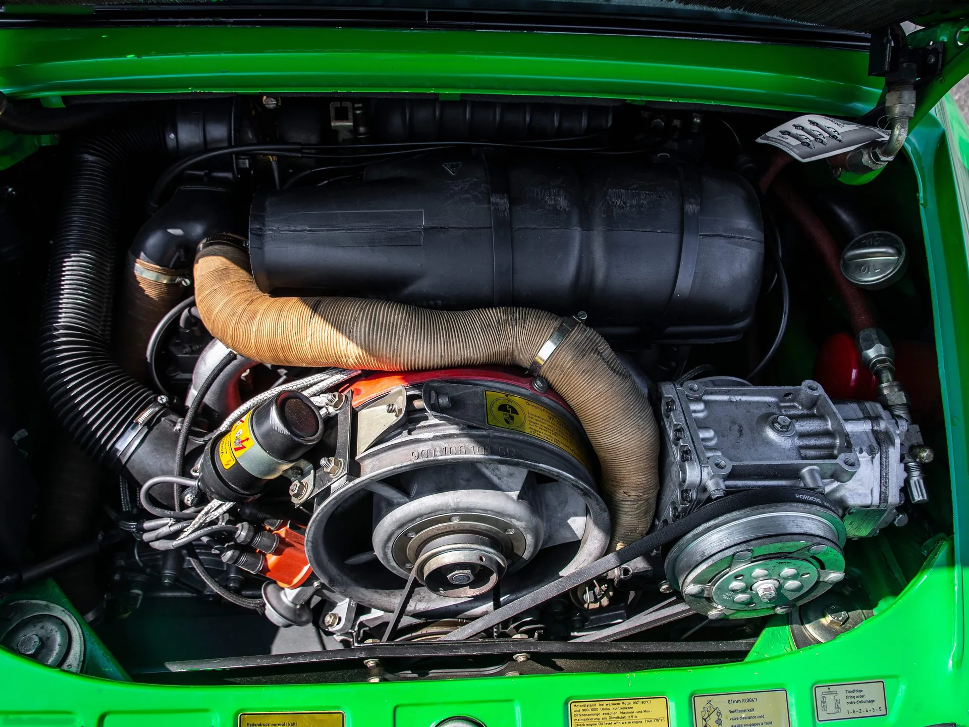 Porsche 911 Carrera 3.0 Targa (1976) - Engine Bay