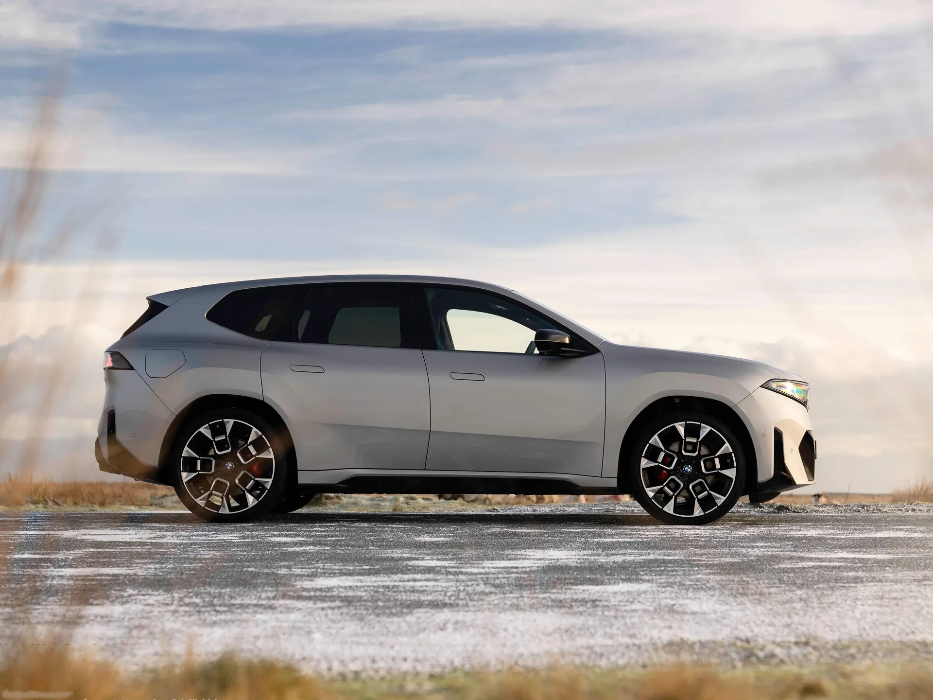 BMW iX3 [UK] (2026) – boční profil