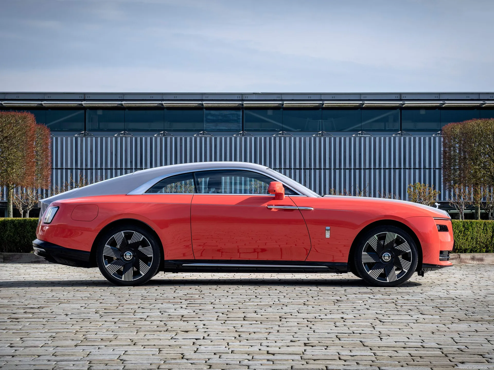Rolls-Royce Spectre Escapism (2024) – boční profil