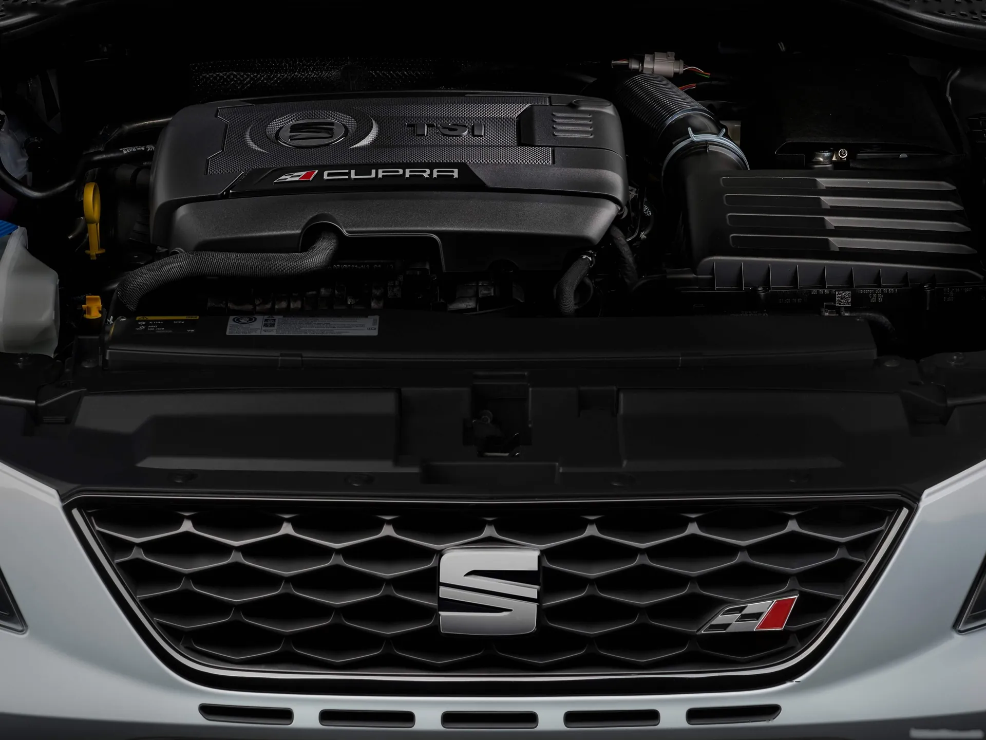 Seat Leon ST Cupra (2015) – motorový prostor