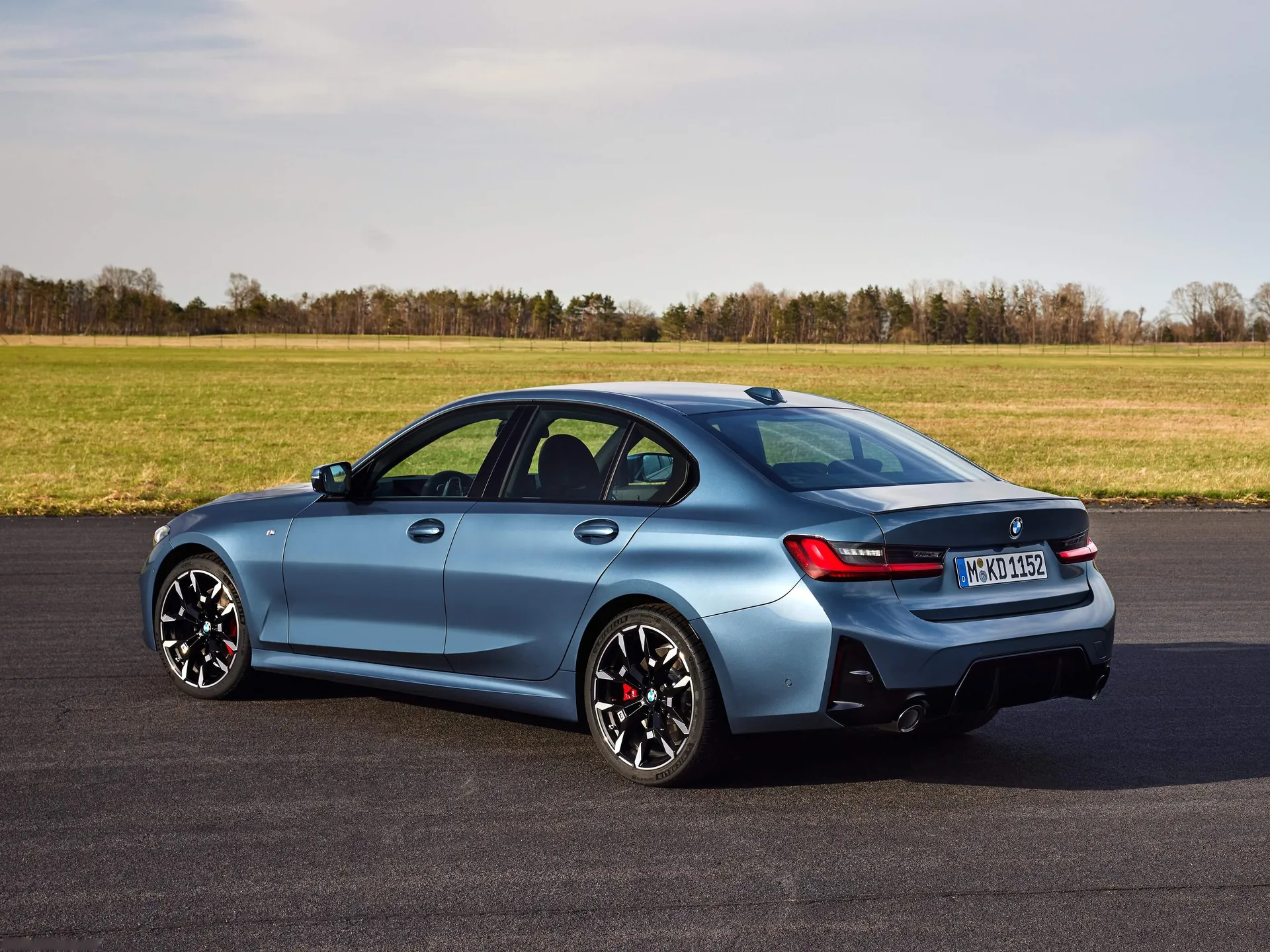 BMW 3-Series Sedan (2025) – zadní tříčtvrteční pohled