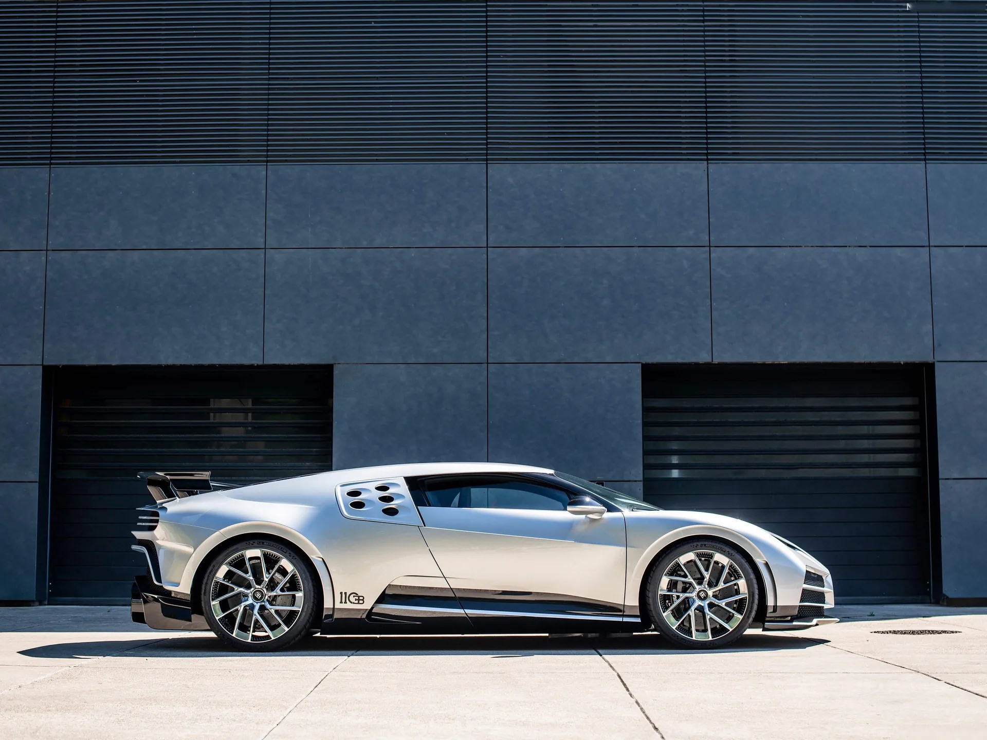 Bugatti Centodieci (2020) – boční profil