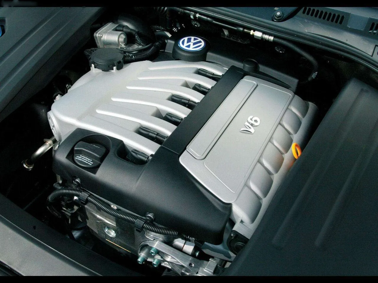 Volkswagen Touareg (2003) - Engine Bay