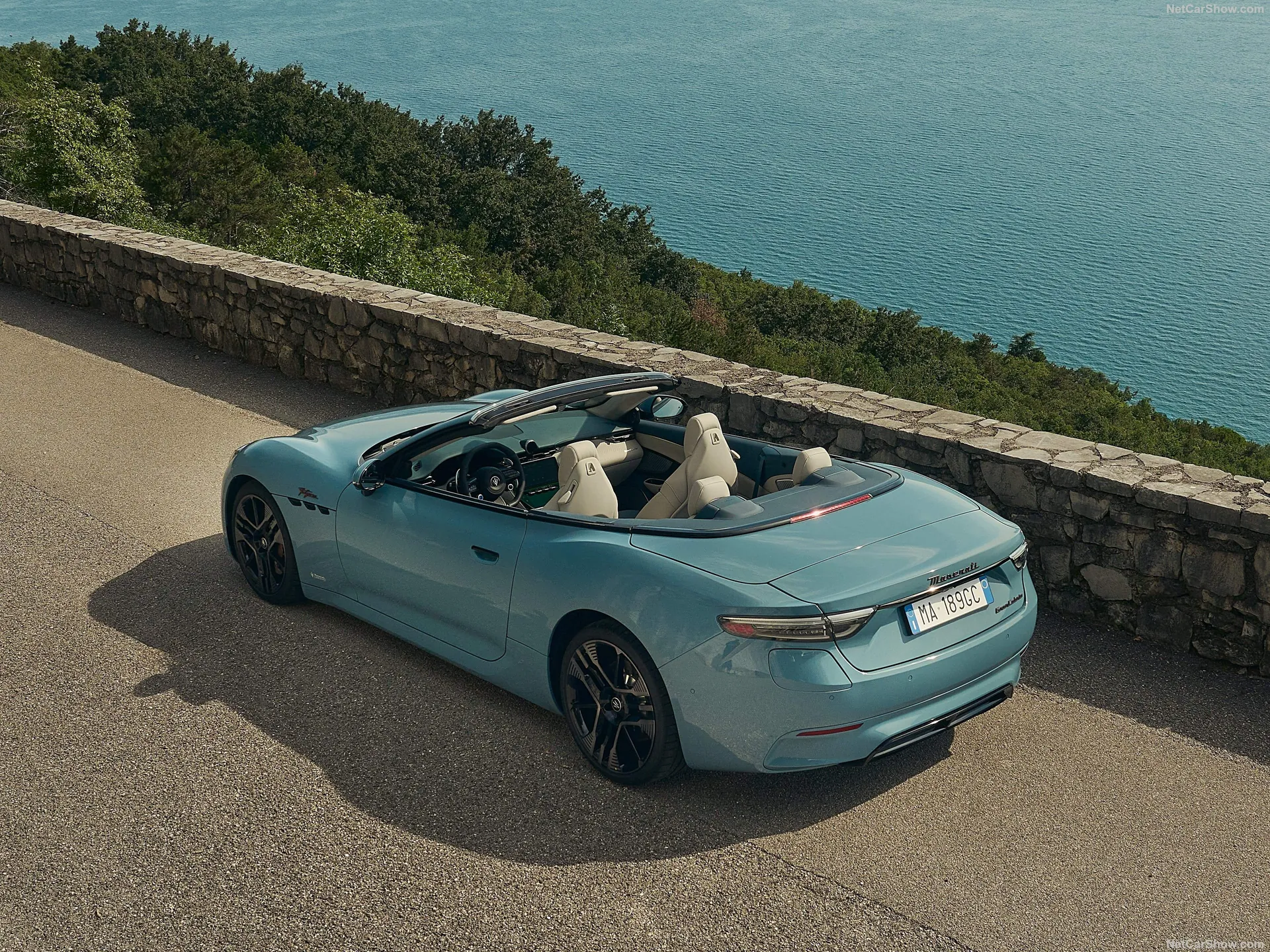 Maserati GranCabrio Folgore (2027) – zadní tříčtvrteční pohled