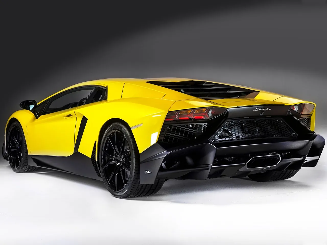 Lamborghini Aventador LP720-4 50th Anniversary (2013) – zadní tříčtvrteční pohled