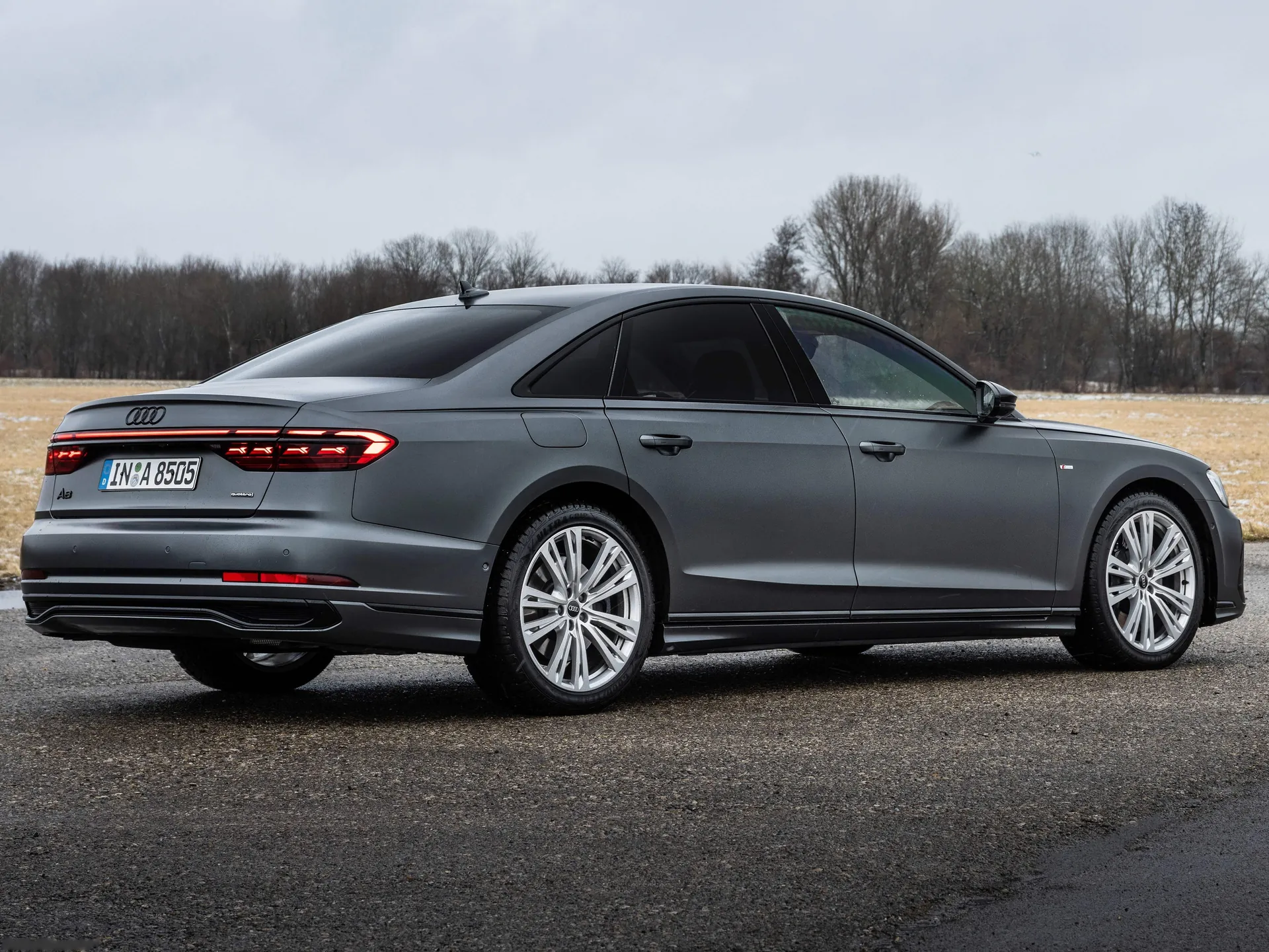 Audi A8 (2022) – zadní tříčtvrteční pohled