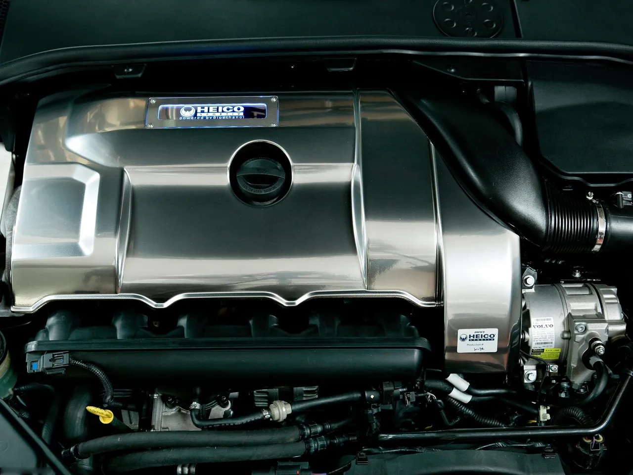 Volvo S80 Heico Concept (2007) – motorový prostor