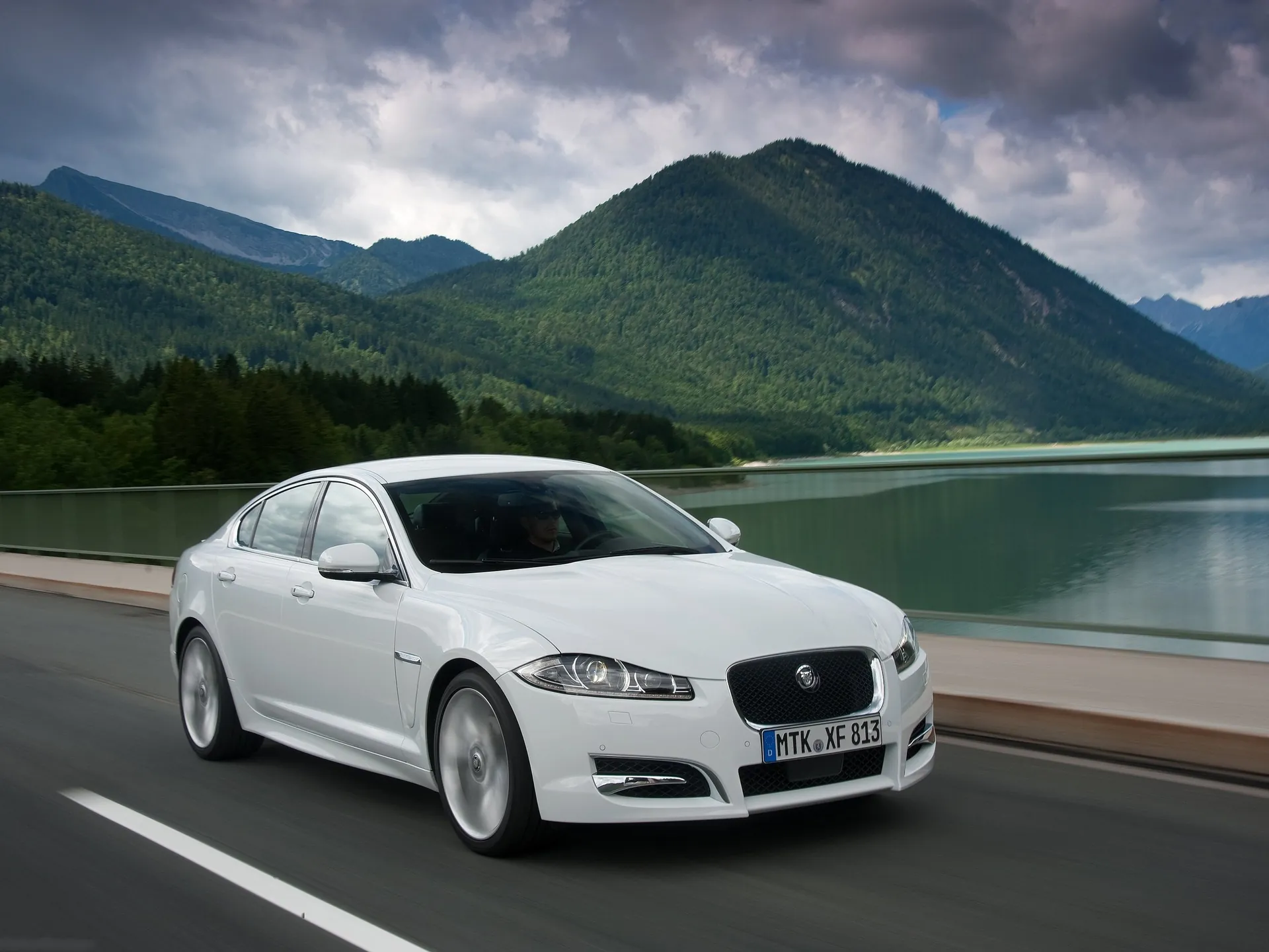Jaguar XF (2012)