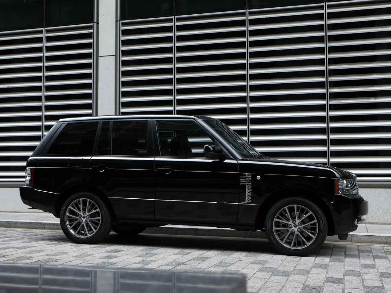 Land Rover Range Rover Autobiography Black (2011) - Side Profile