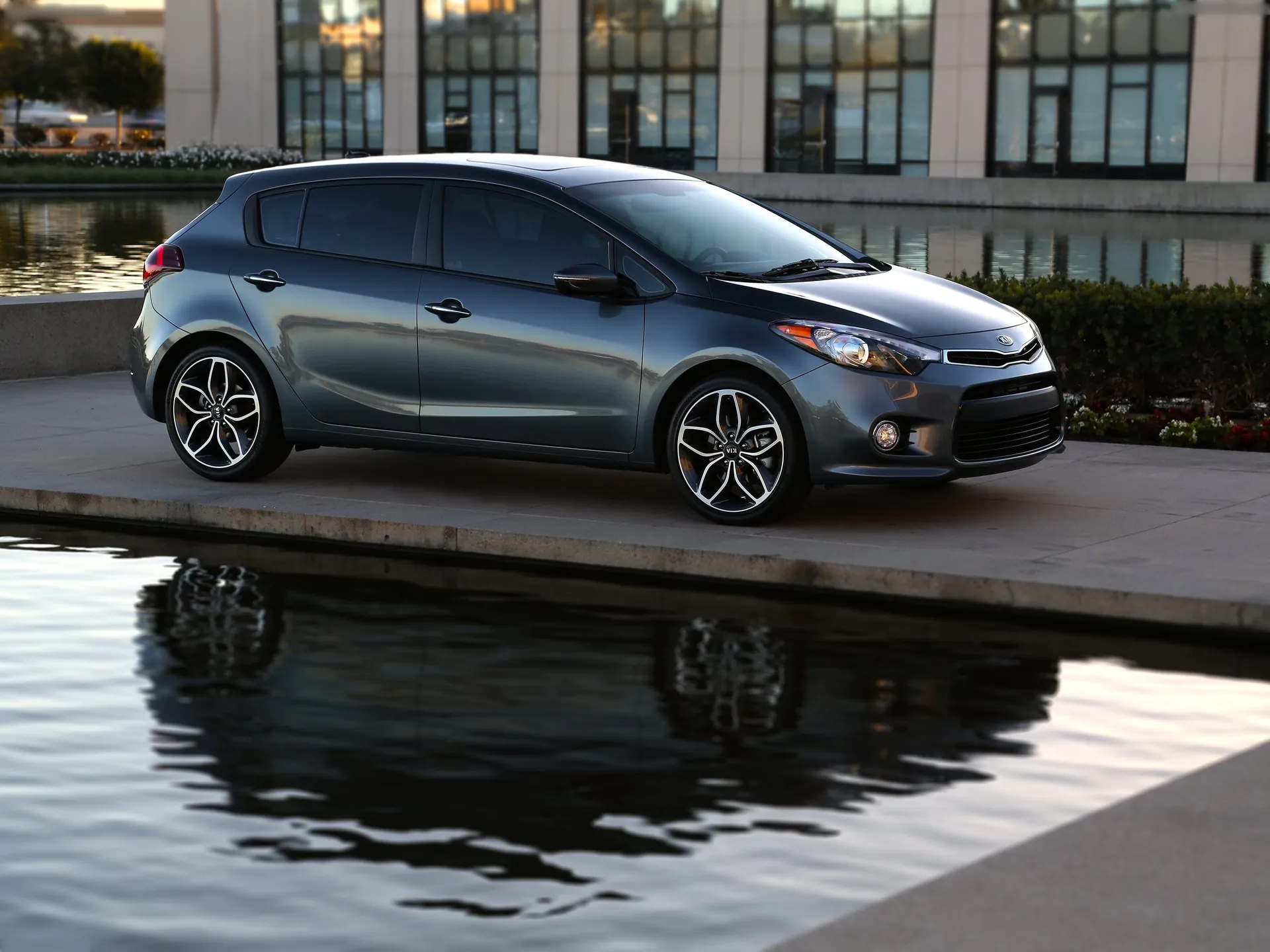 Kia Forte 5-door (2014)
