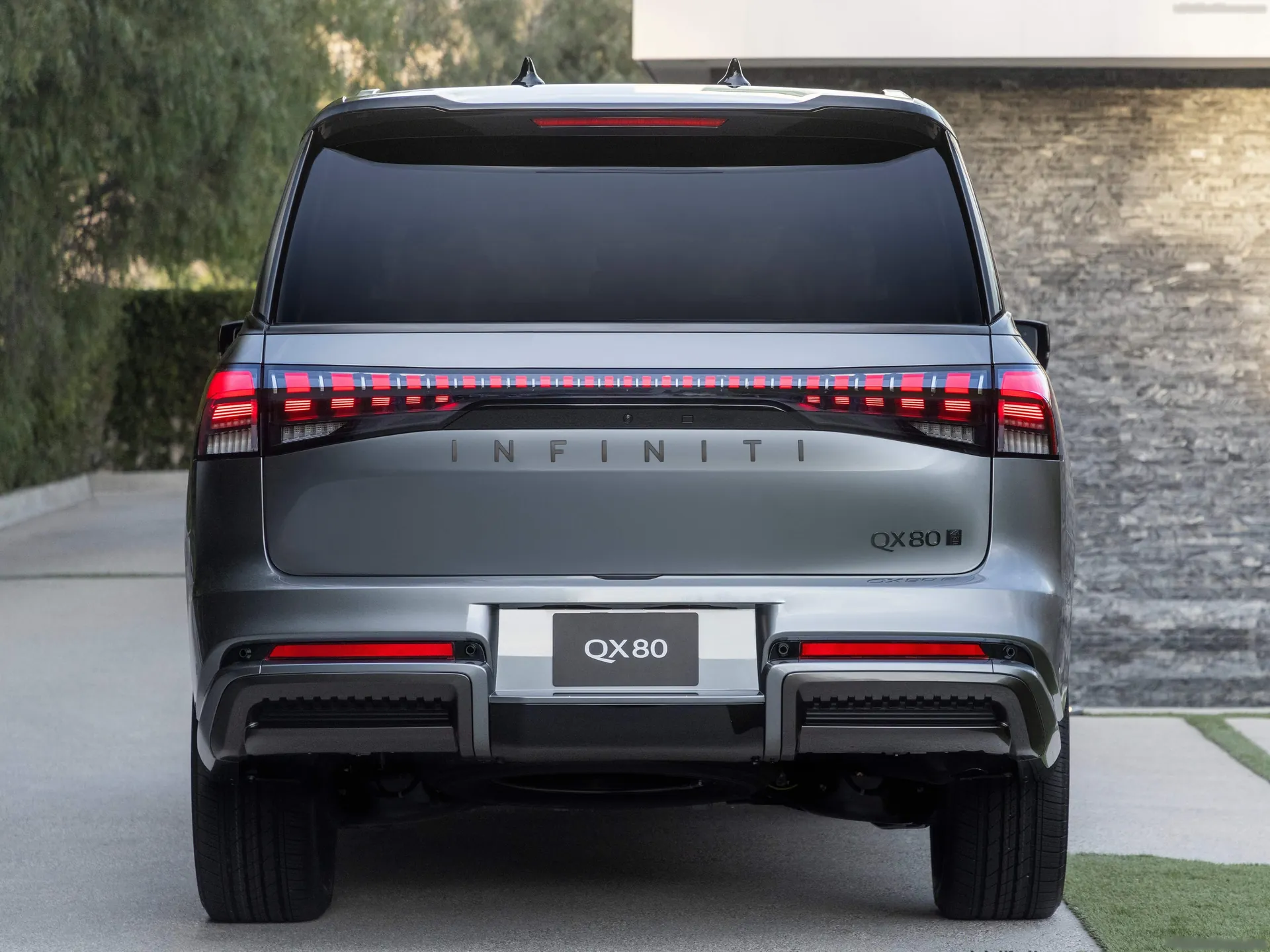 Infiniti QX80 (2025) – zezadu