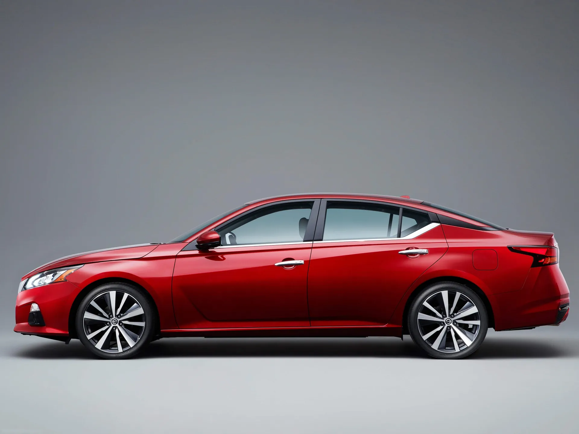 Nissan Altima (2019) – boční profil