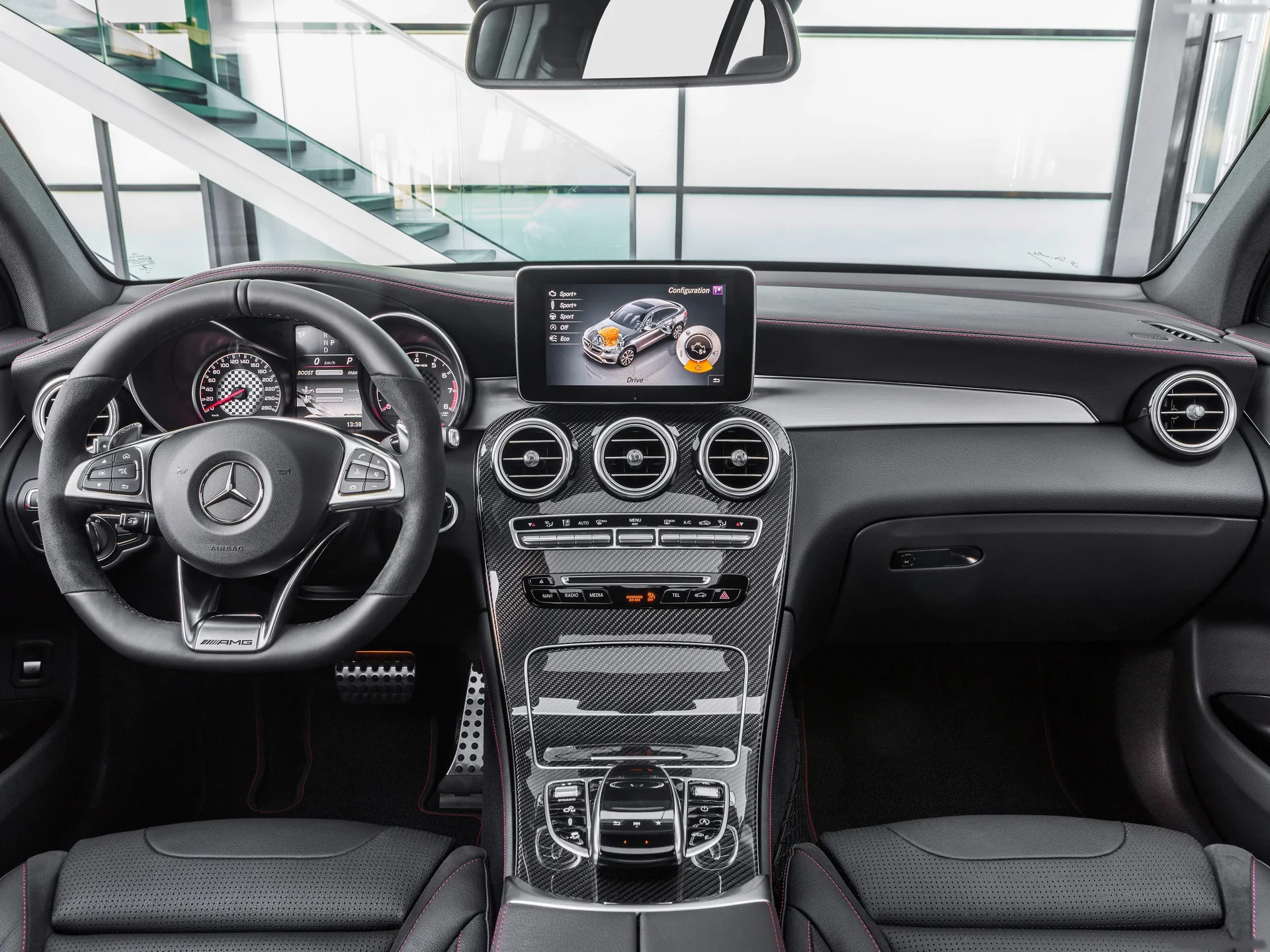 Mercedes-Benz GLC43 AMG 4Matic Coupe (2017) – interiér