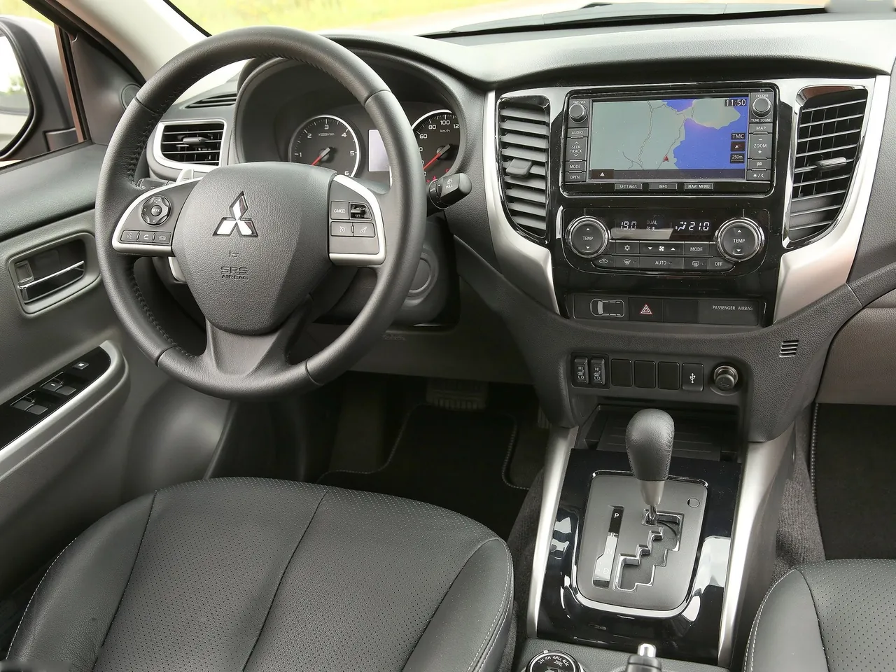 Mitsubishi L200 (2016) – interiér