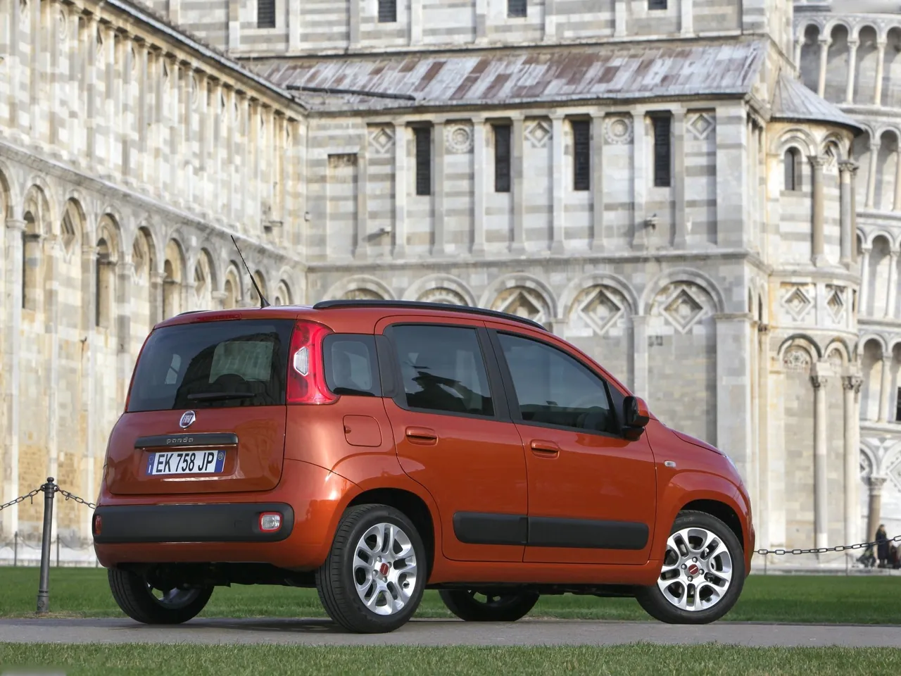 Fiat Panda (2013) – zadní tříčtvrteční pohled