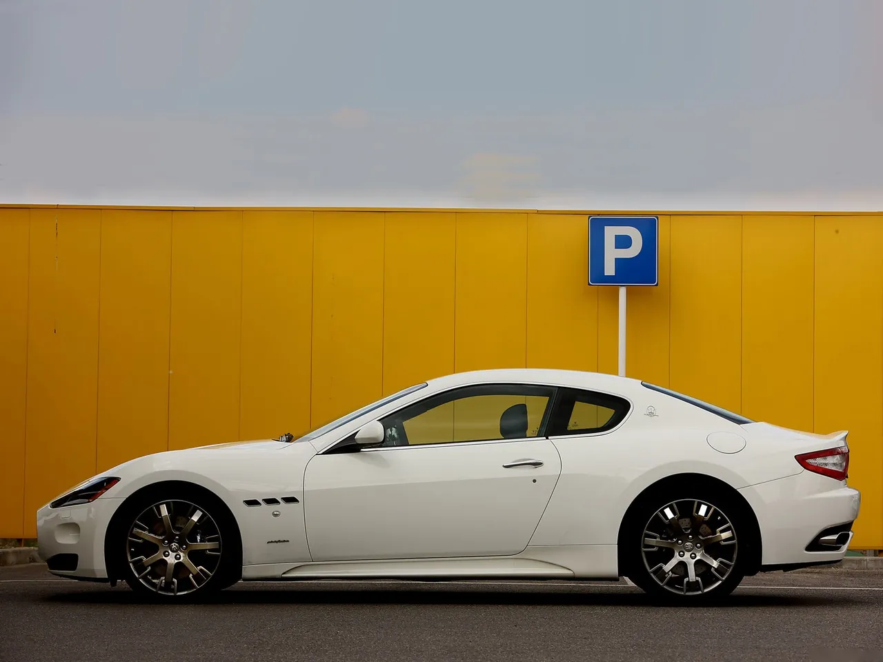 Maserati GranTurismo S (2009) – boční profil