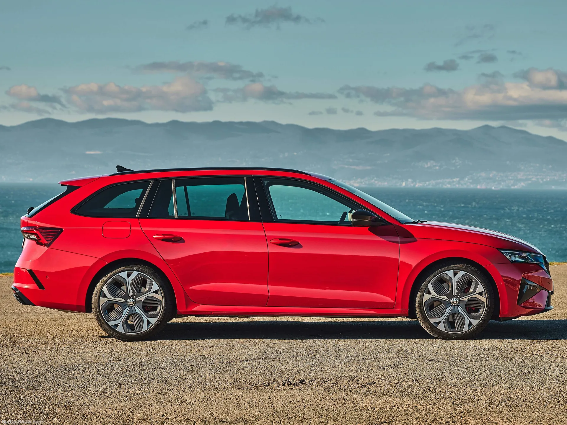 Skoda Octavia RS Combi (2025) – boční profil