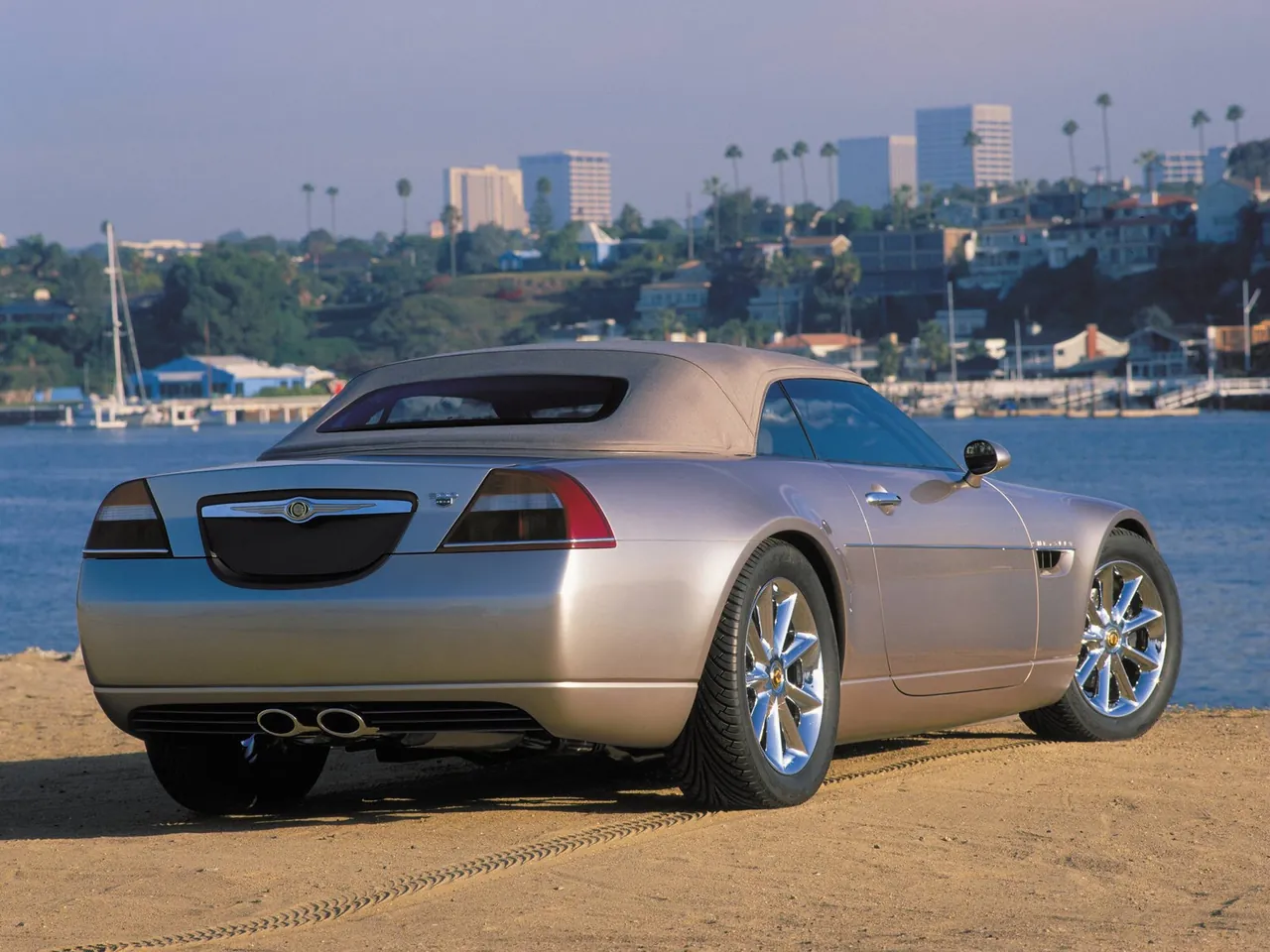 Chrysler 300 HEMI C Convertible Concept (2000) - Rear Three-Quarter