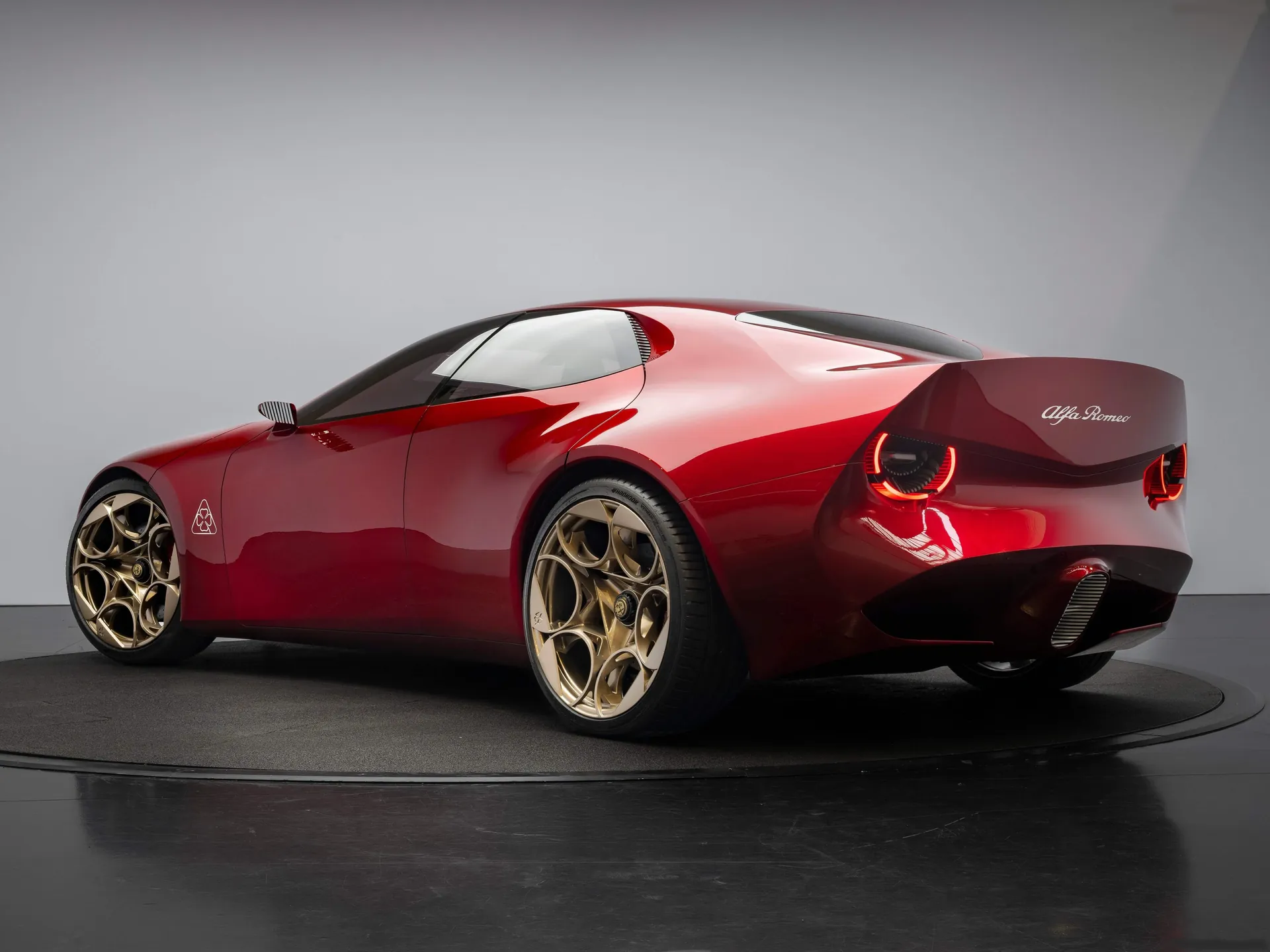 Alfa Romeo Cuorerosso Concept (2026) – zadní tříčtvrteční pohled
