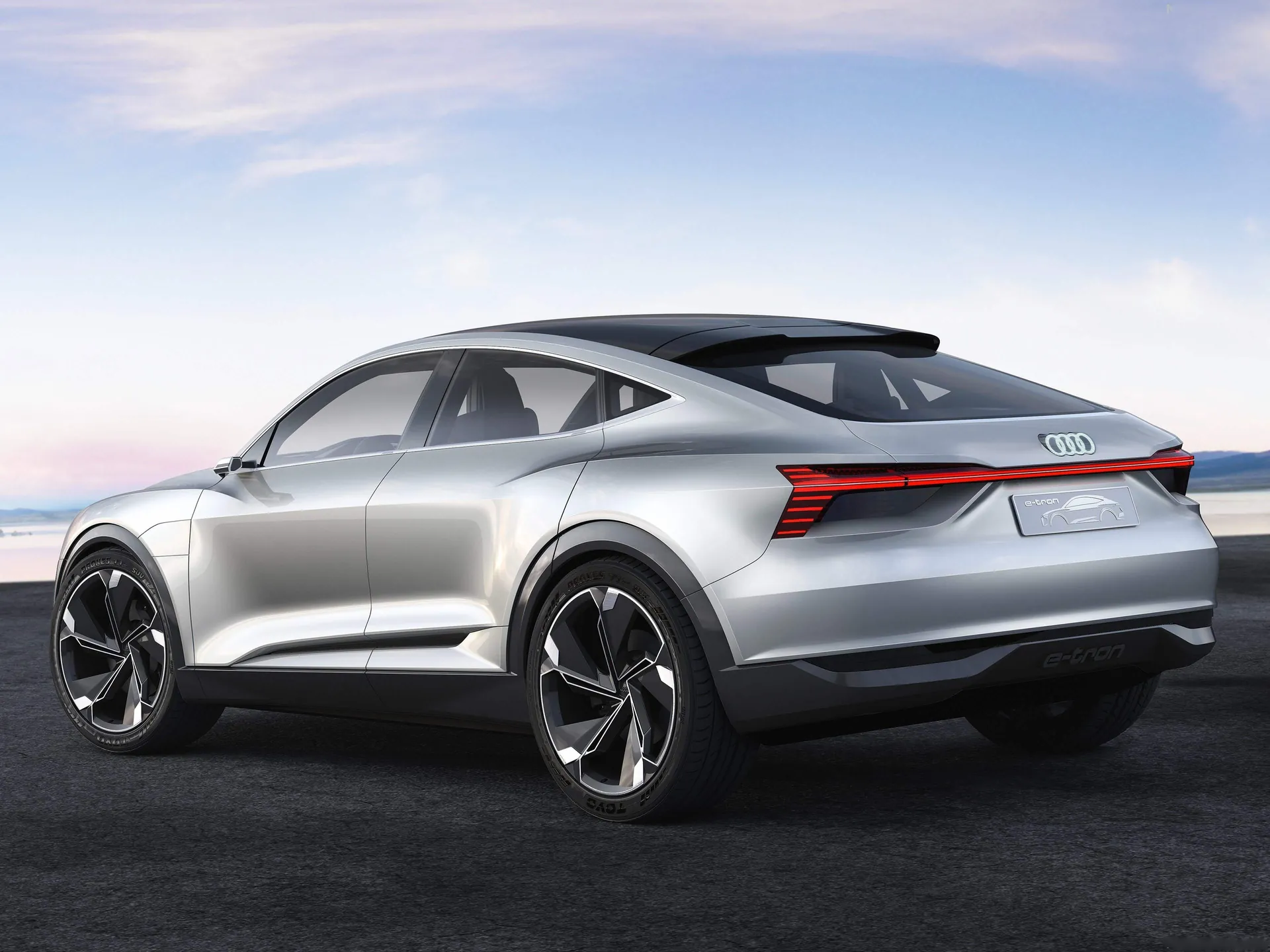 Audi e-tron Sportback Concept (2017) – zadní tříčtvrteční pohled