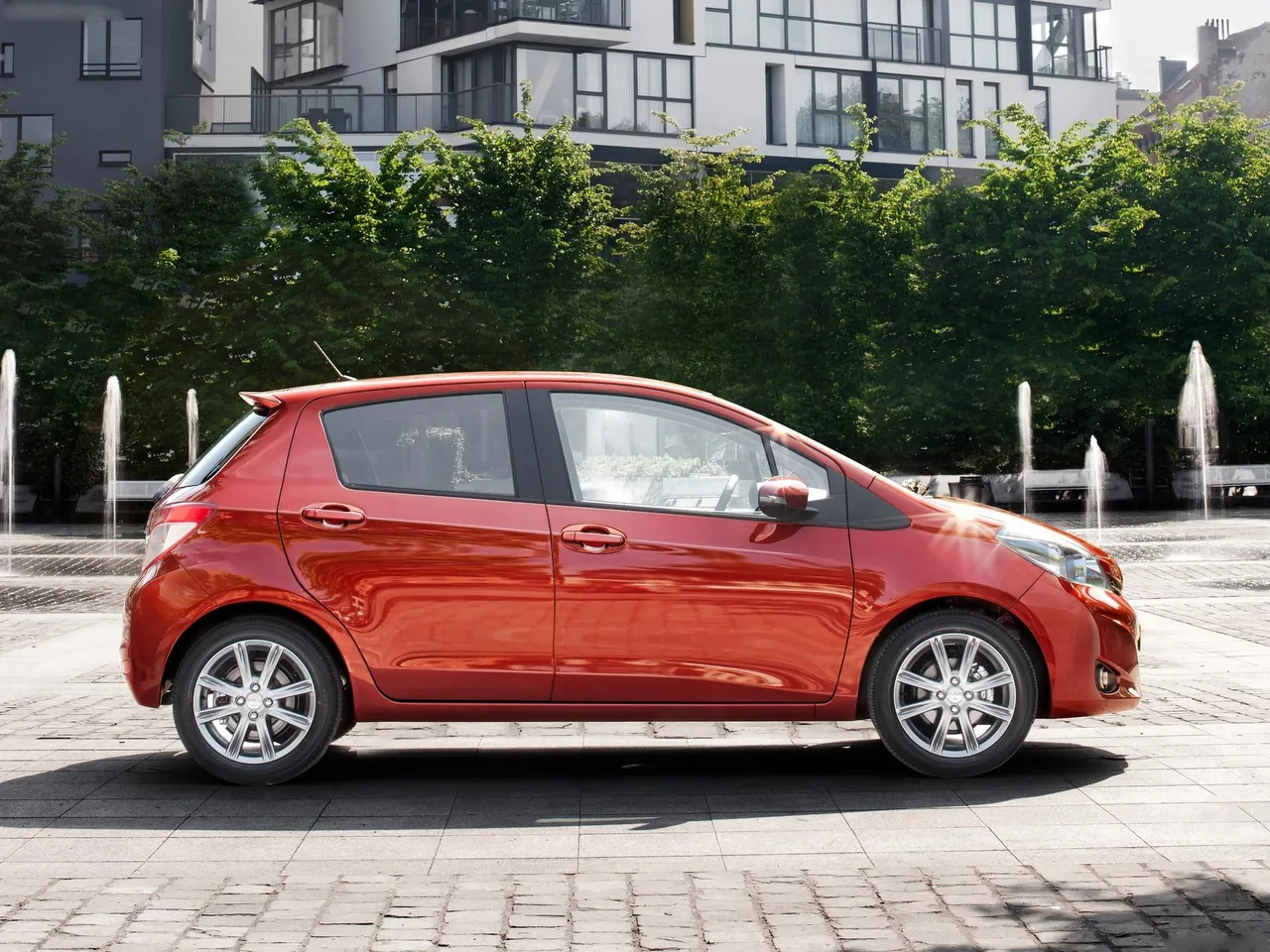 Toyota Yaris (2012) – boční profil