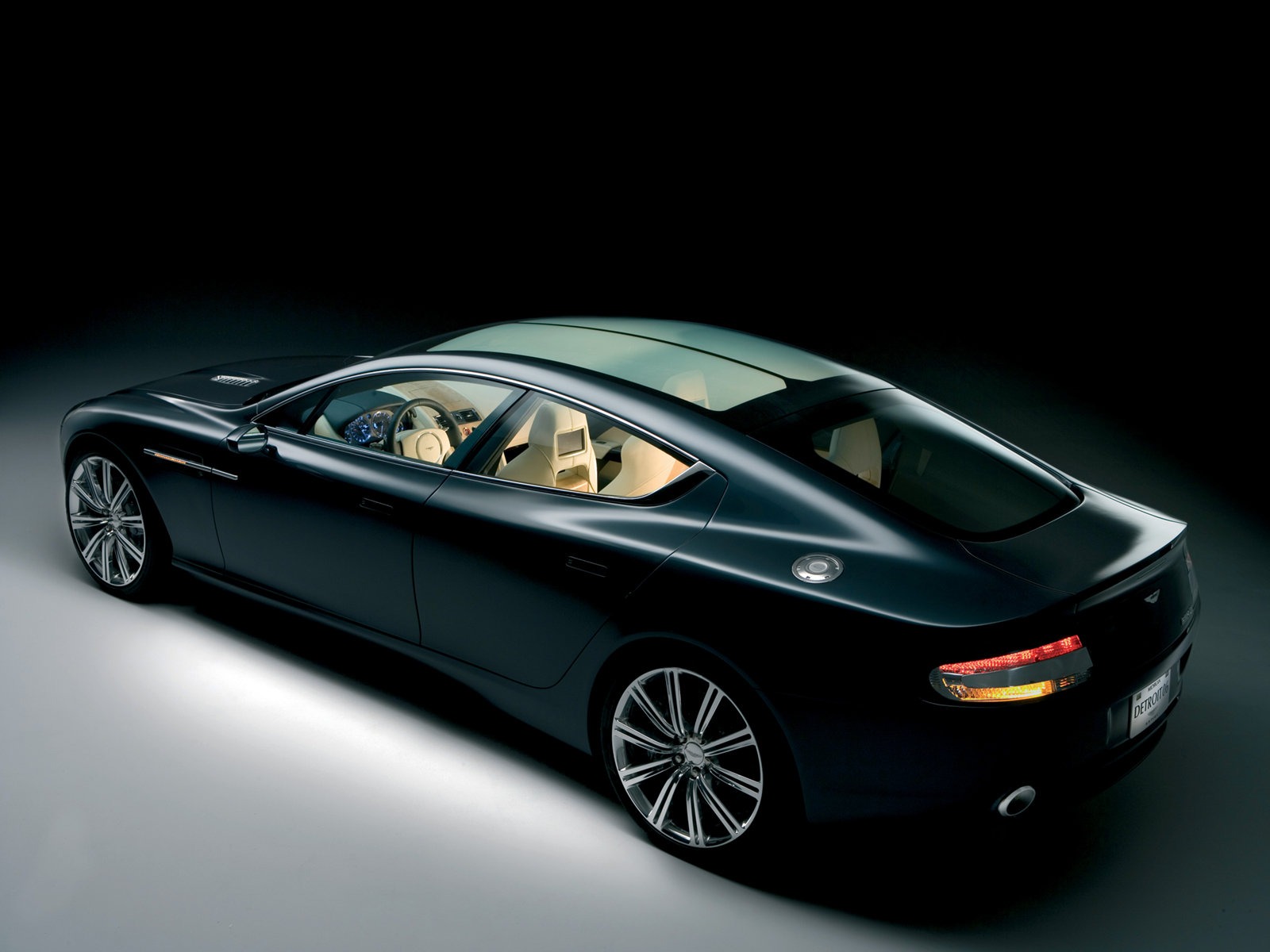 Aston Martin Rapide Concept (2006) – zadní tříčtvrteční pohled