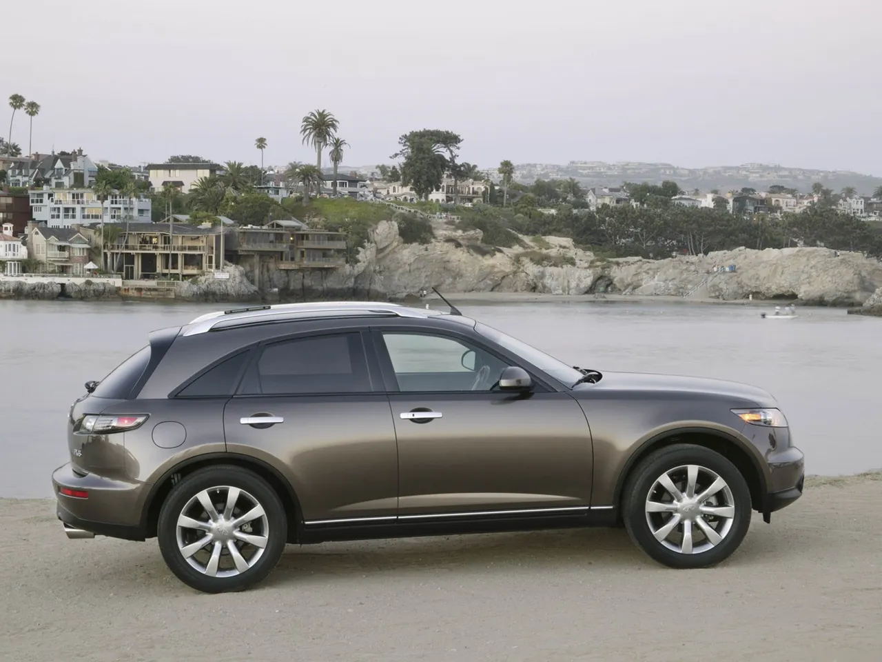 Infiniti FX45 (2005) – boční profil