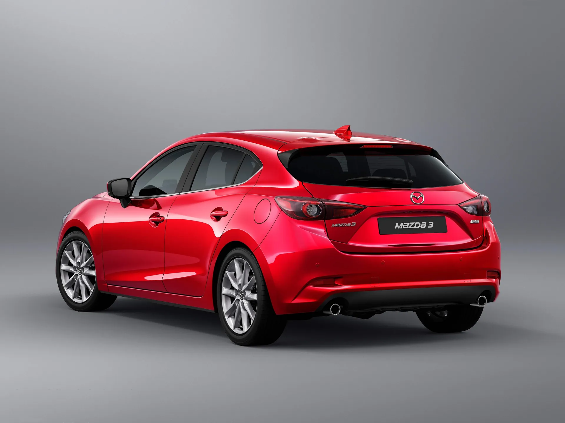 Mazda 3 (2017) – zadní tříčtvrteční pohled