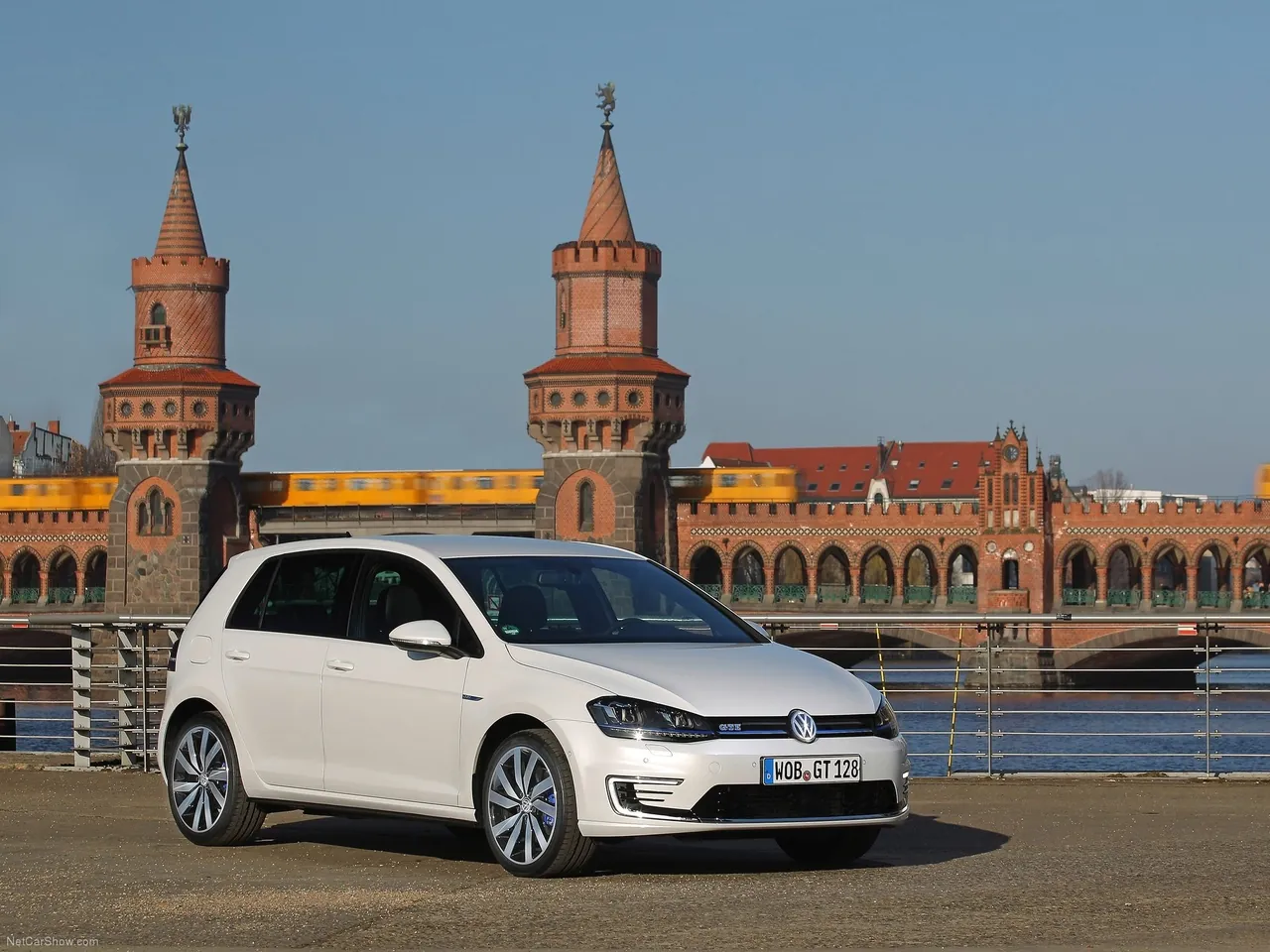 Volkswagen Golf GTE (2015)