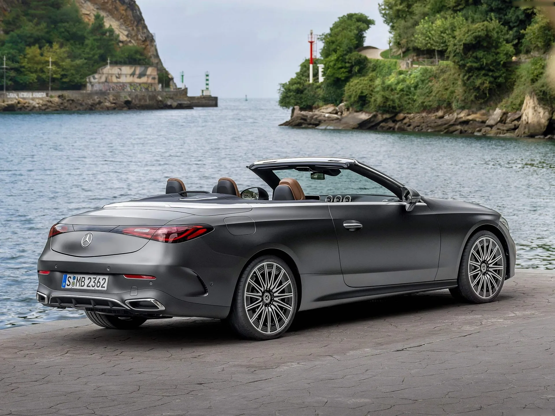 Mercedes-Benz CLE Cabriolet (2024) – zadní tříčtvrteční pohled