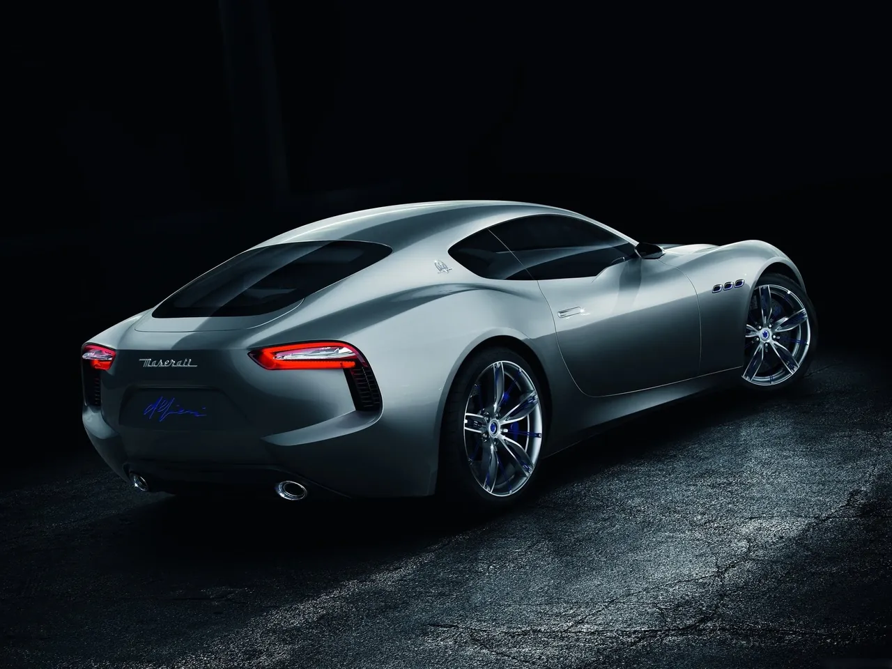 Maserati Alfieri Concept (2014) – zadní tříčtvrteční pohled