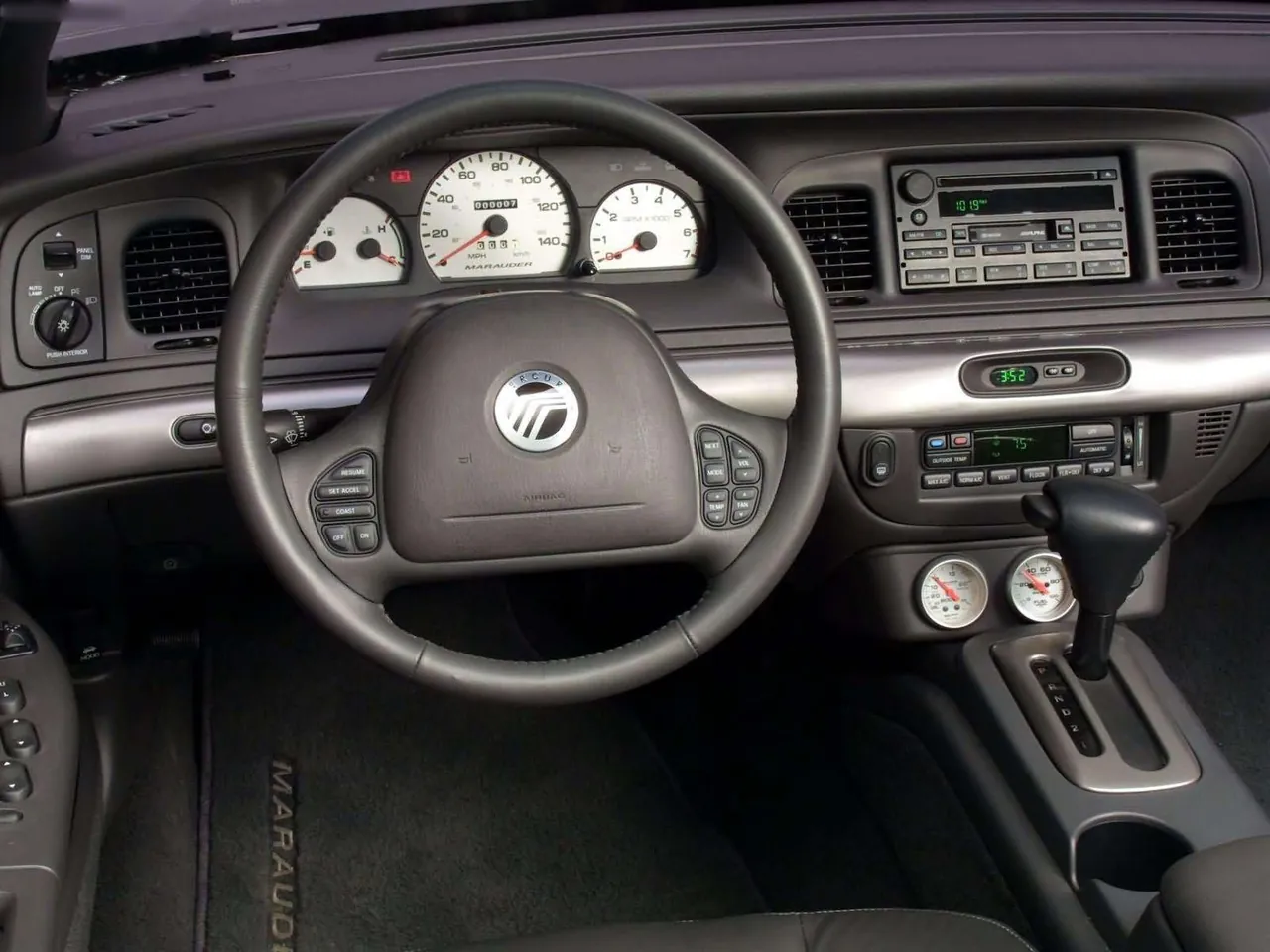 Mercury Marauder Convertible Concept (2002) – interiér