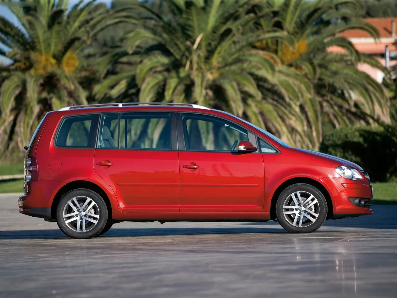 Volkswagen Touran (2007) – boční profil