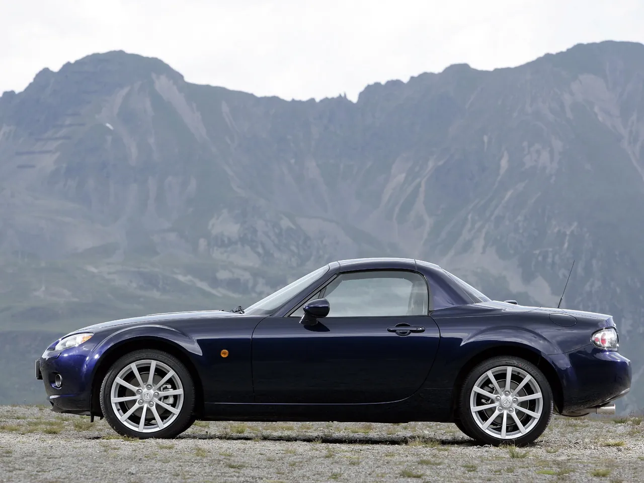 Mazda MX-5 Roadster Coupe (2006) – boční profil