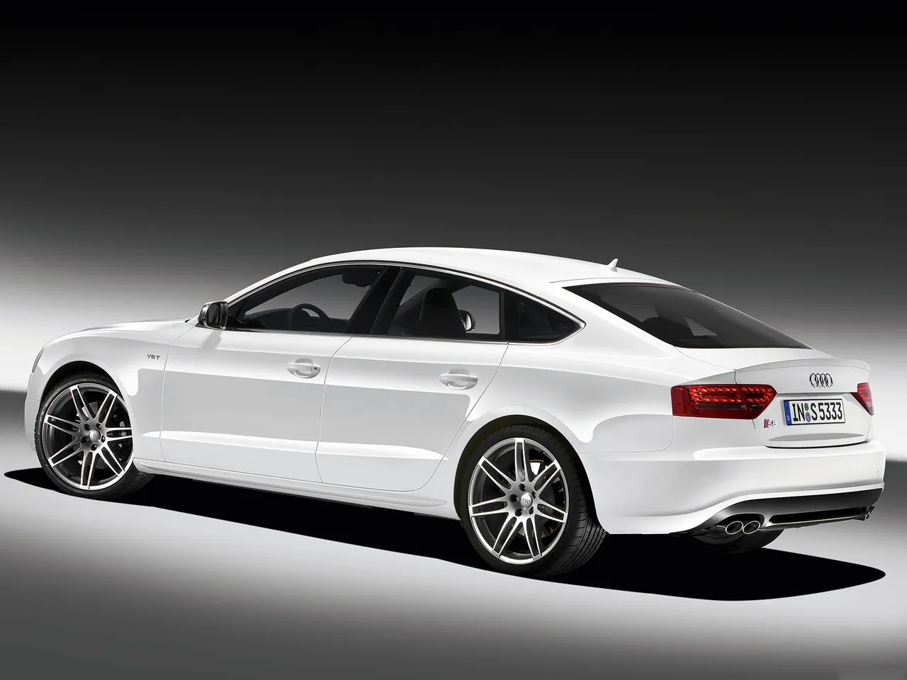 Audi S5 Sportback (2011) – zadní tříčtvrteční pohled