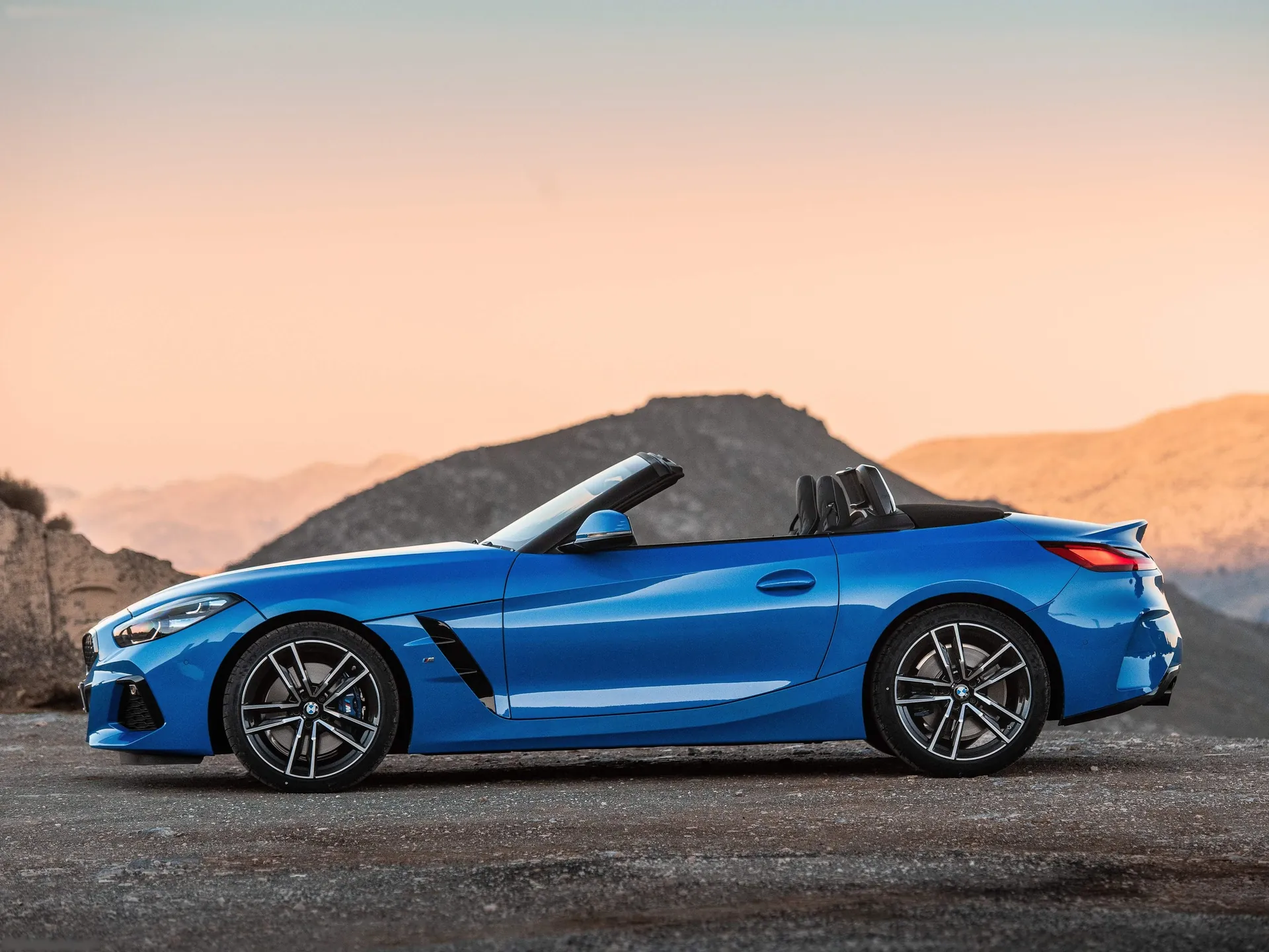 BMW Z4 [UK] (2019) – boční profil
