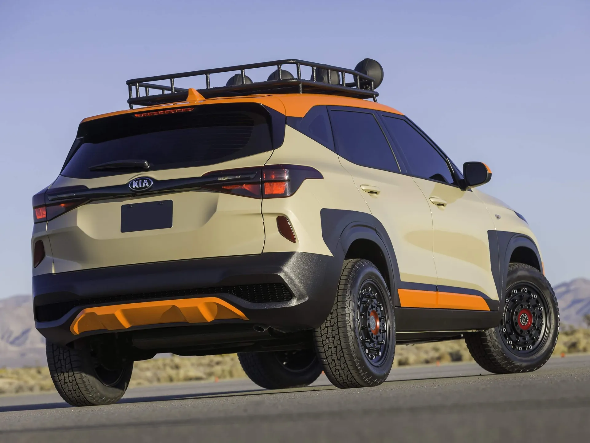 Kia Seltos X-Line Concept (2019) – zadní tříčtvrteční pohled