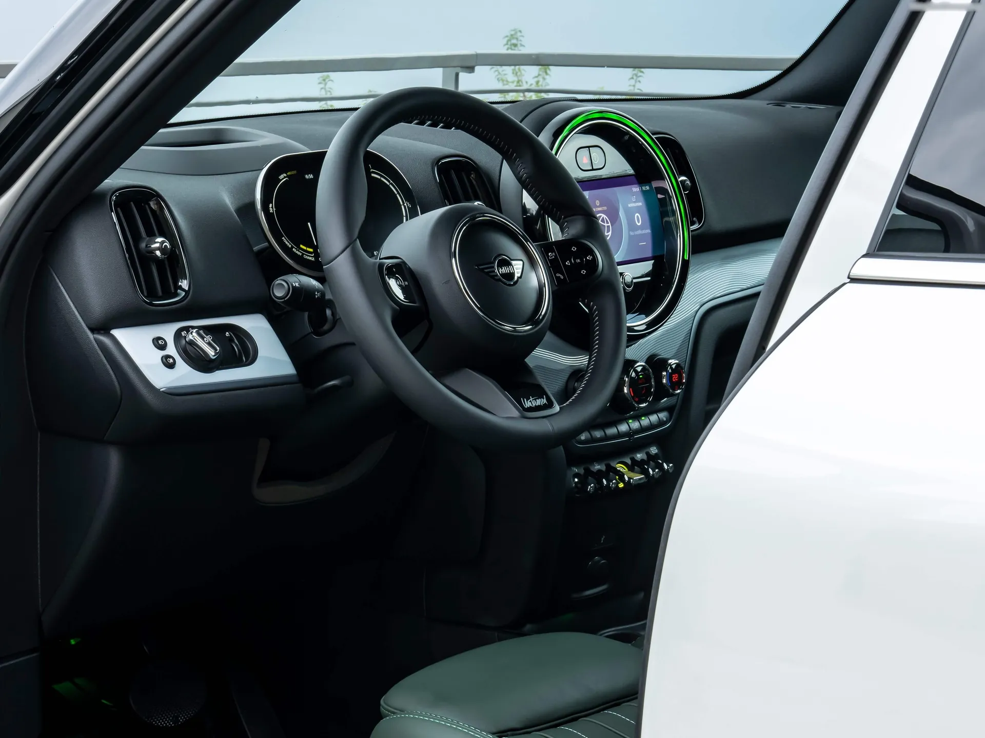 Mini Countryman Cooper SE ALL4 Untamed Edition (2023) – interiér