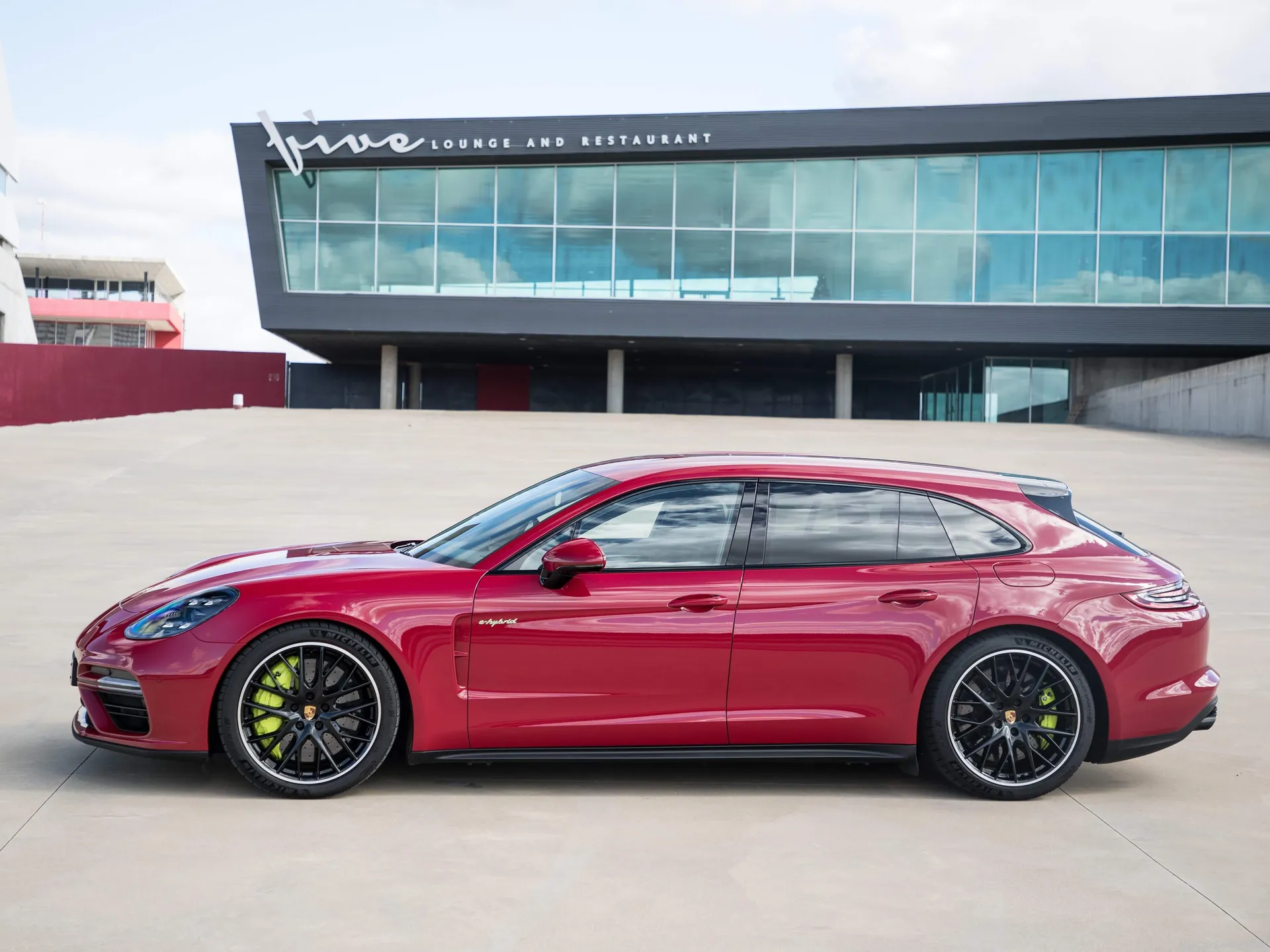 Porsche Panamera Turbo S E-Hybrid Sport Turismo (2018) – boční profil